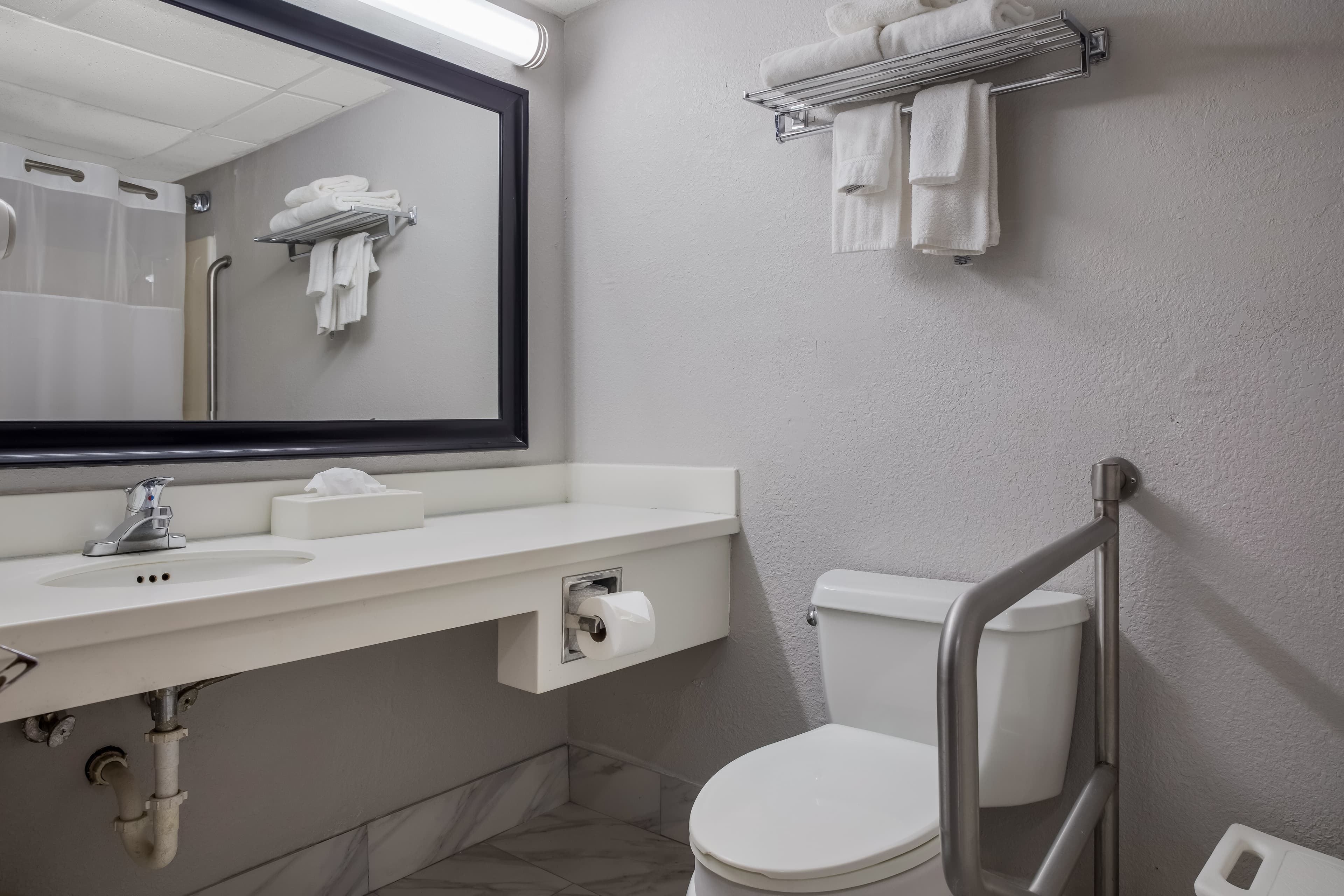 Quality Inn Toledo Westgate — 5