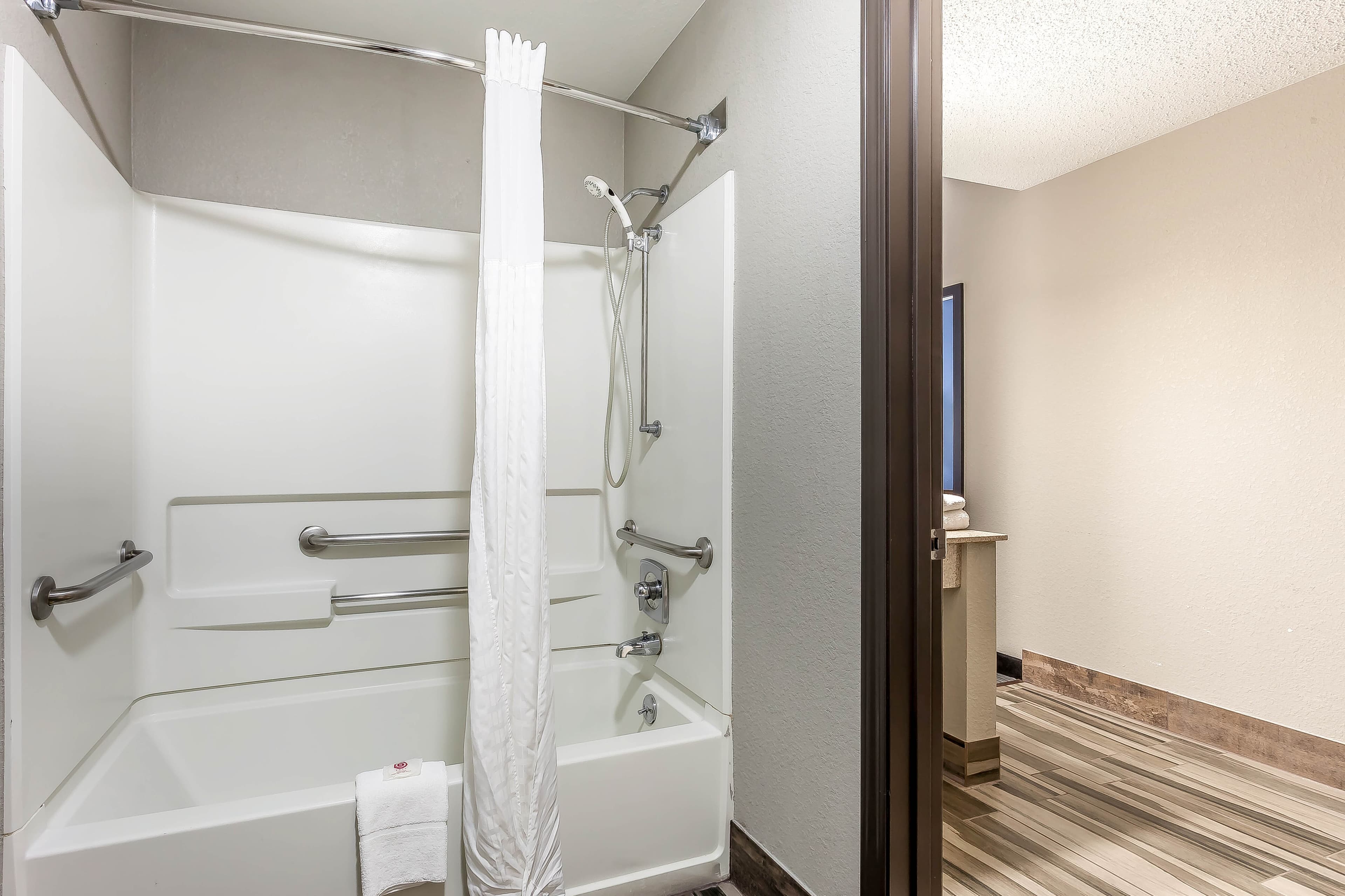 Comfort Inn Cleveland Airport - Image 5