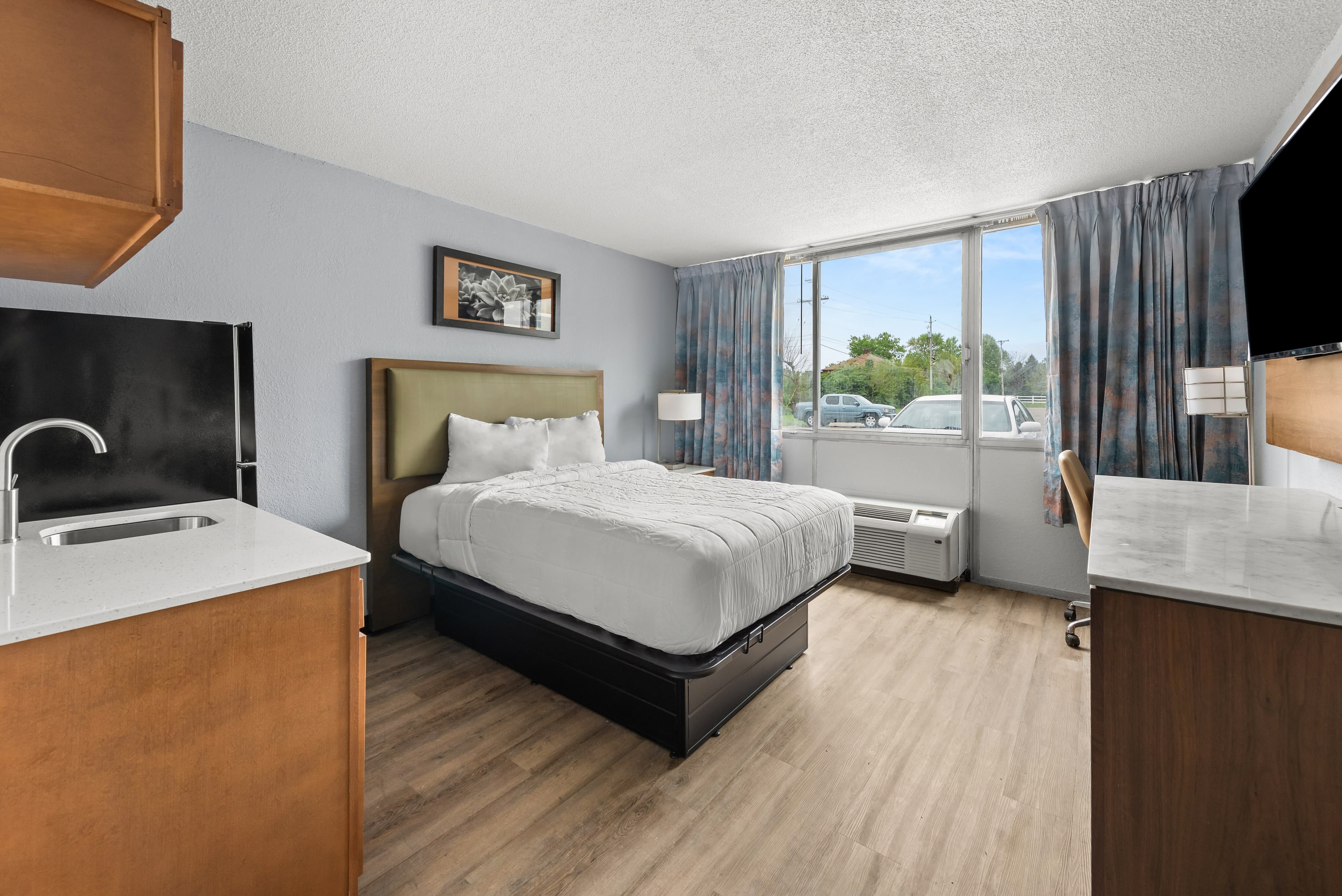 Suburban Studios Fairborn - Dayton - Image 4