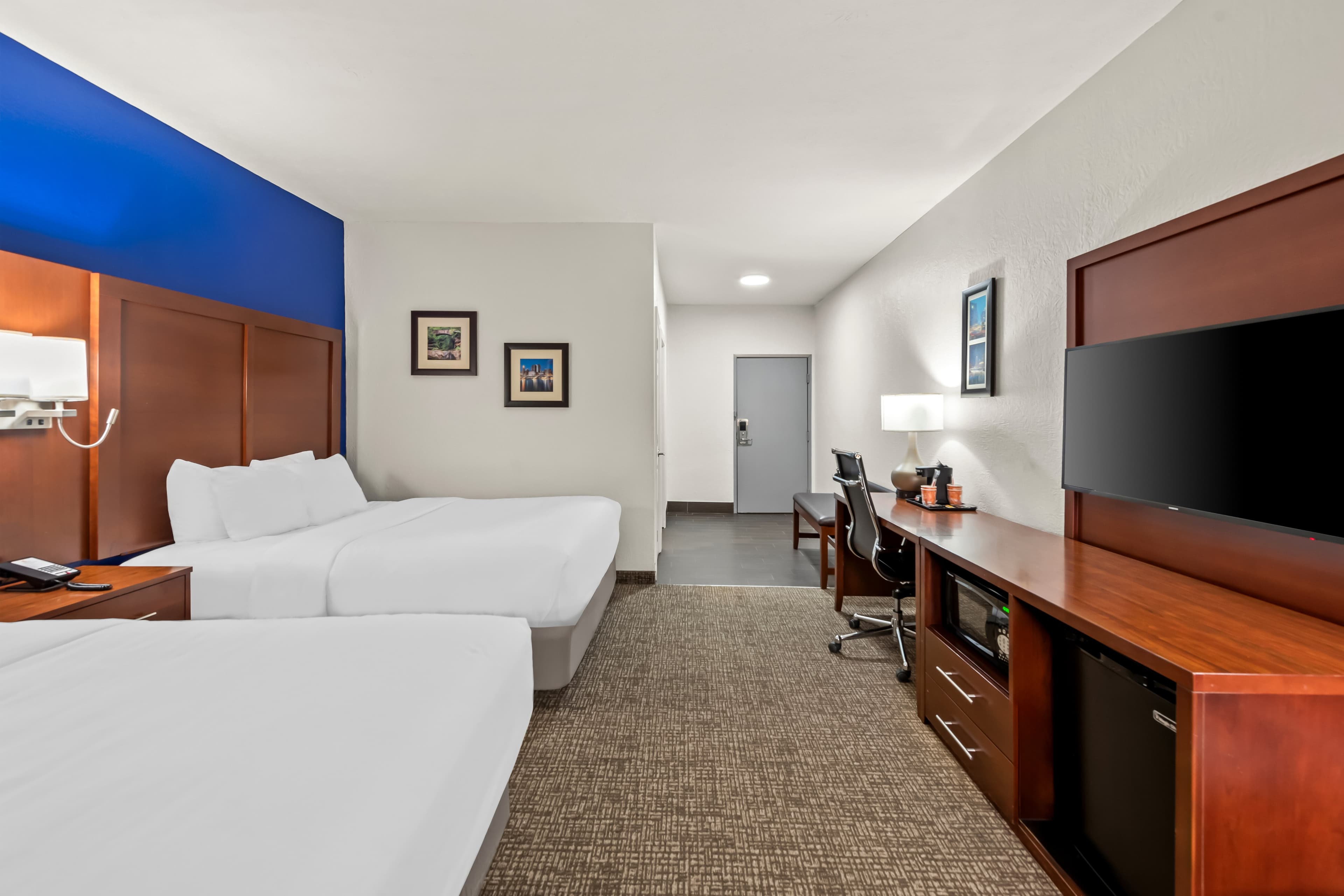 Comfort Inn & Suites Fairborn near Wright Patterson AFB - Image 2