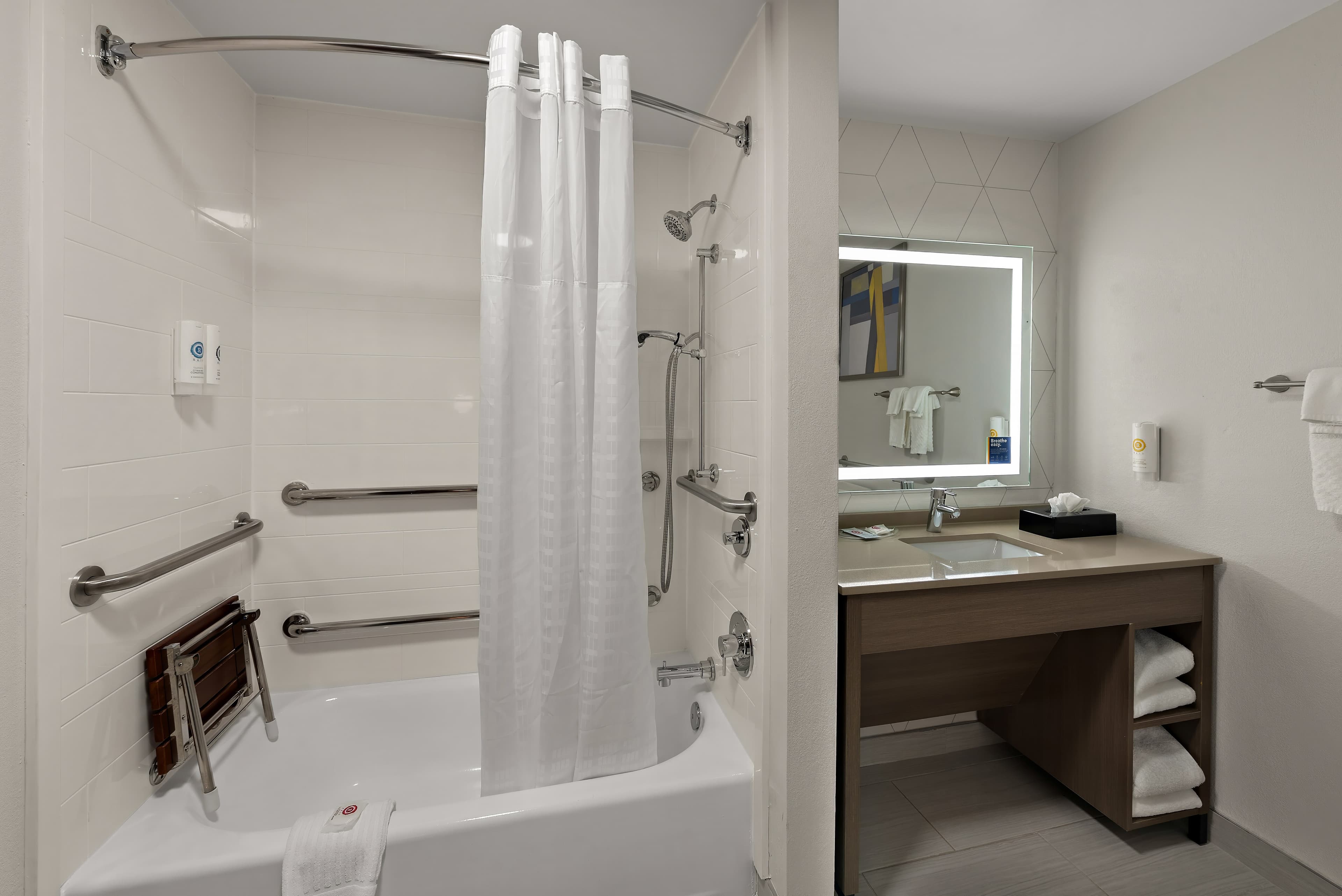 Comfort Suites Columbus East Broad - Image 4