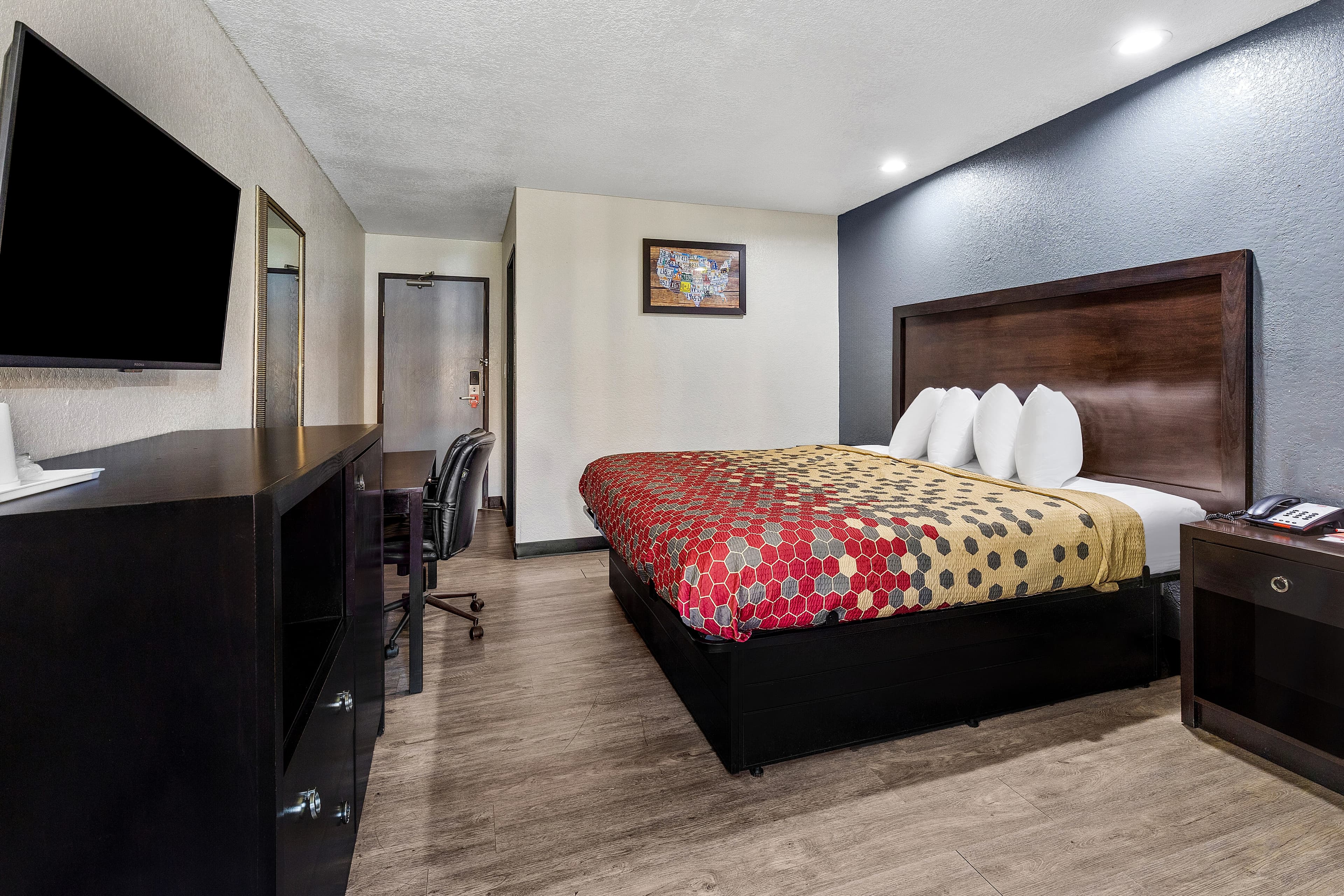 Econo Lodge Akron Copley Northwest — 7