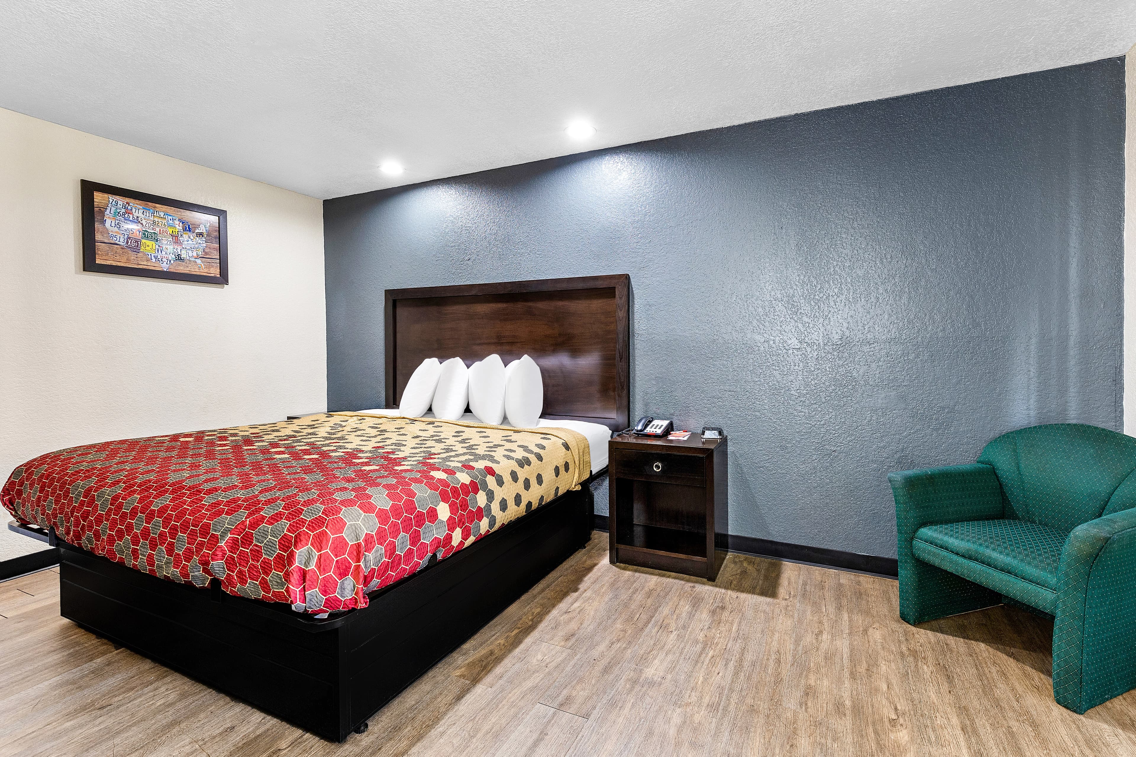 Econo Lodge Akron Copley Northwest — 8
