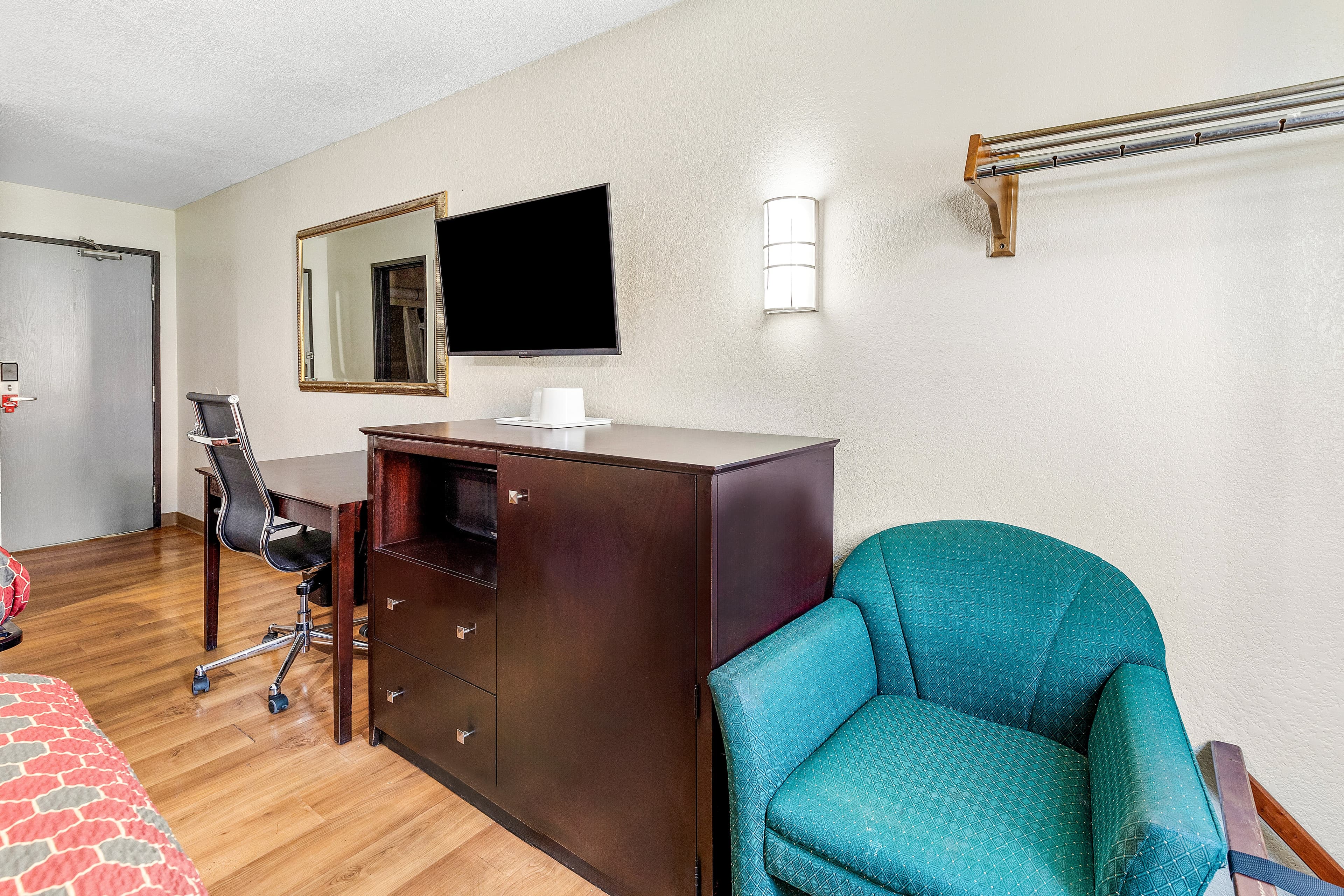 Econo Lodge Akron Copley Northwest — 13