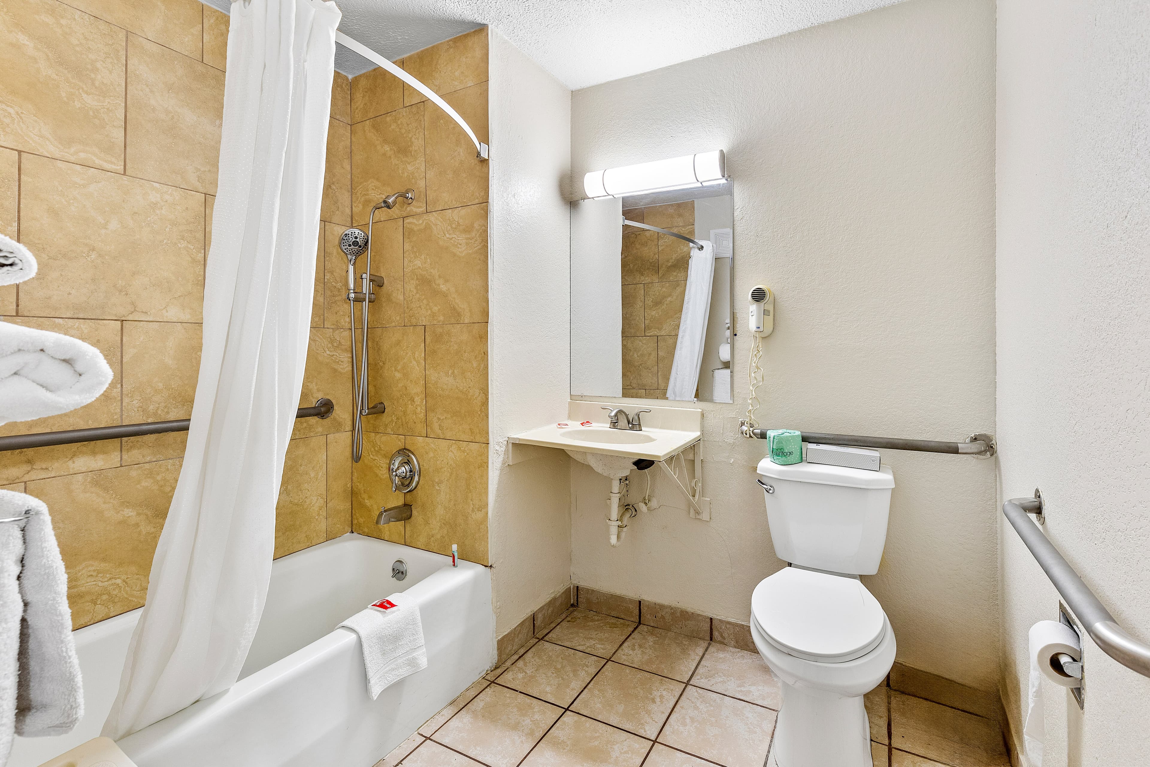 Econo Lodge Akron Copley Northwest - Image 5