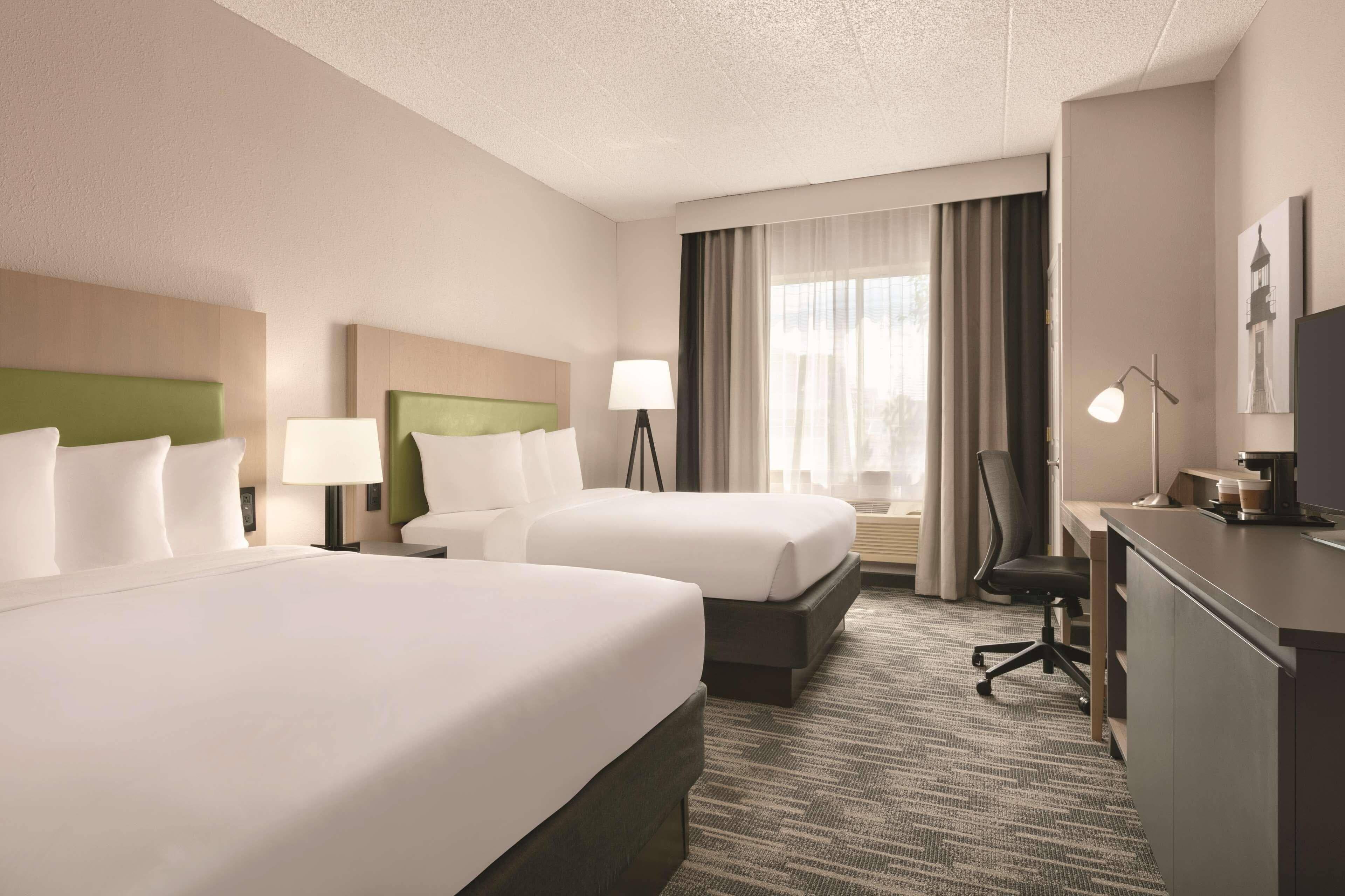 Country Inn & Suites by Radisson, Port Clinton, OH — 20