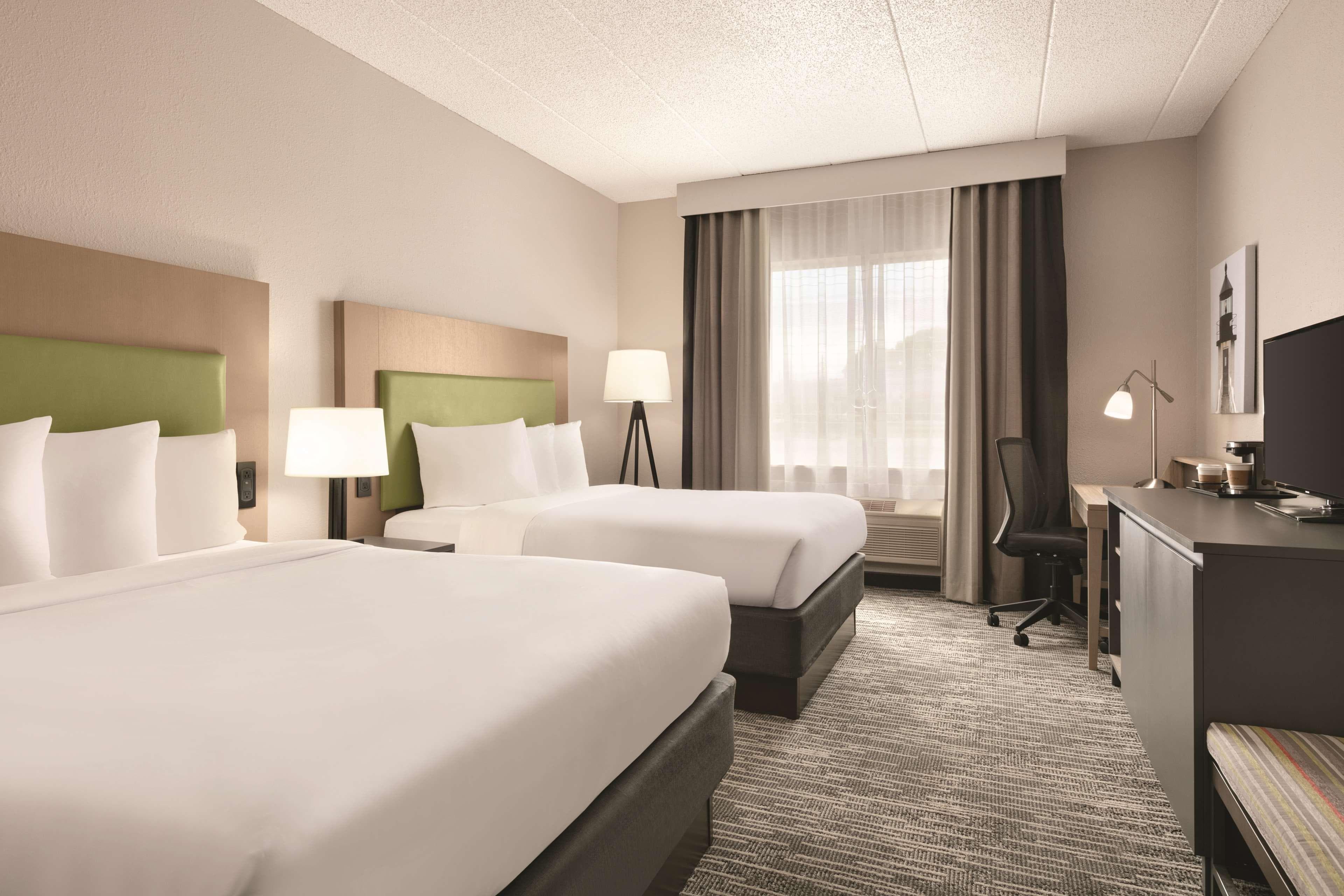 Country Inn & Suites by Radisson, Port Clinton, OH — 21