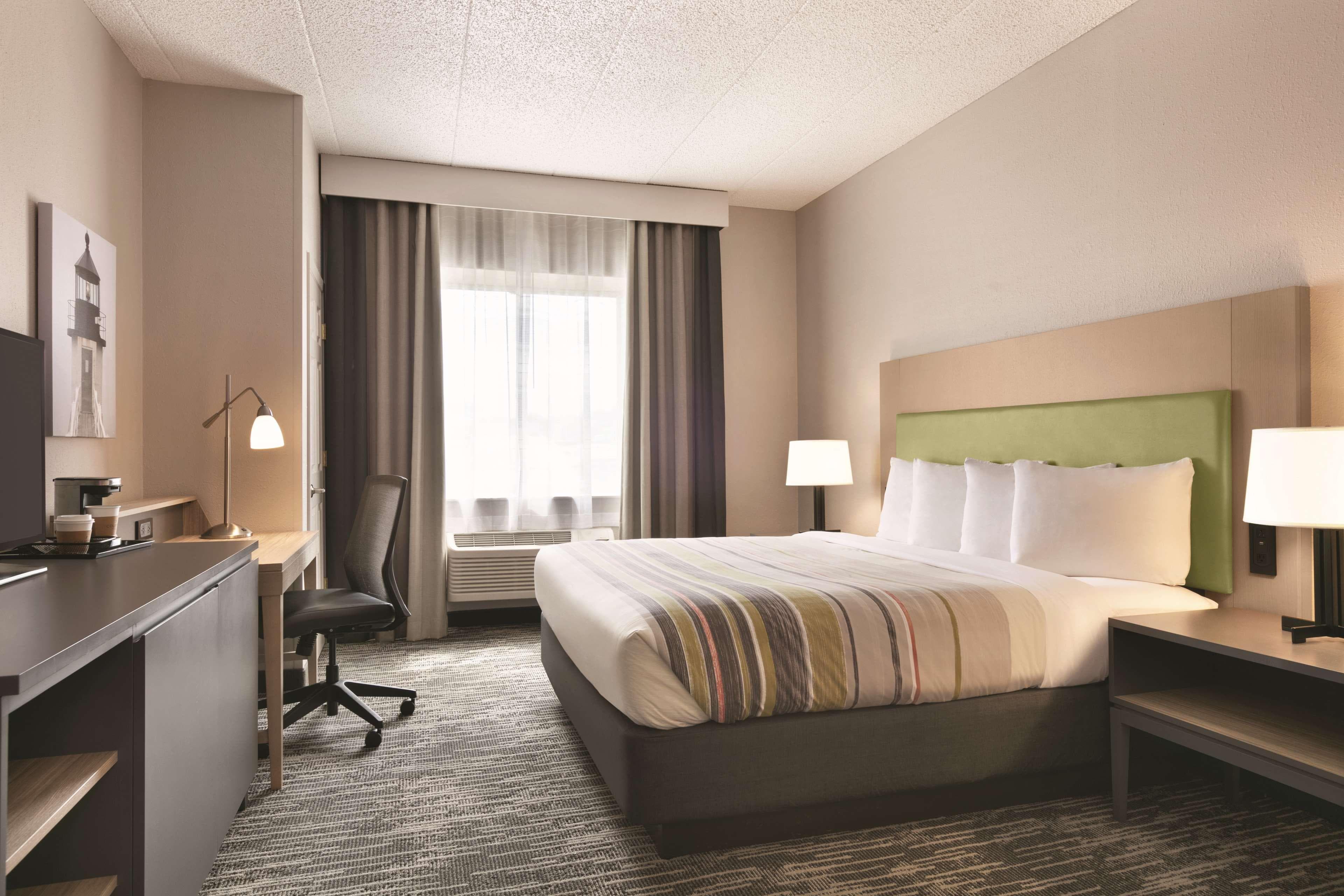 Country Inn & Suites by Radisson, Port Clinton, OH - Image 2