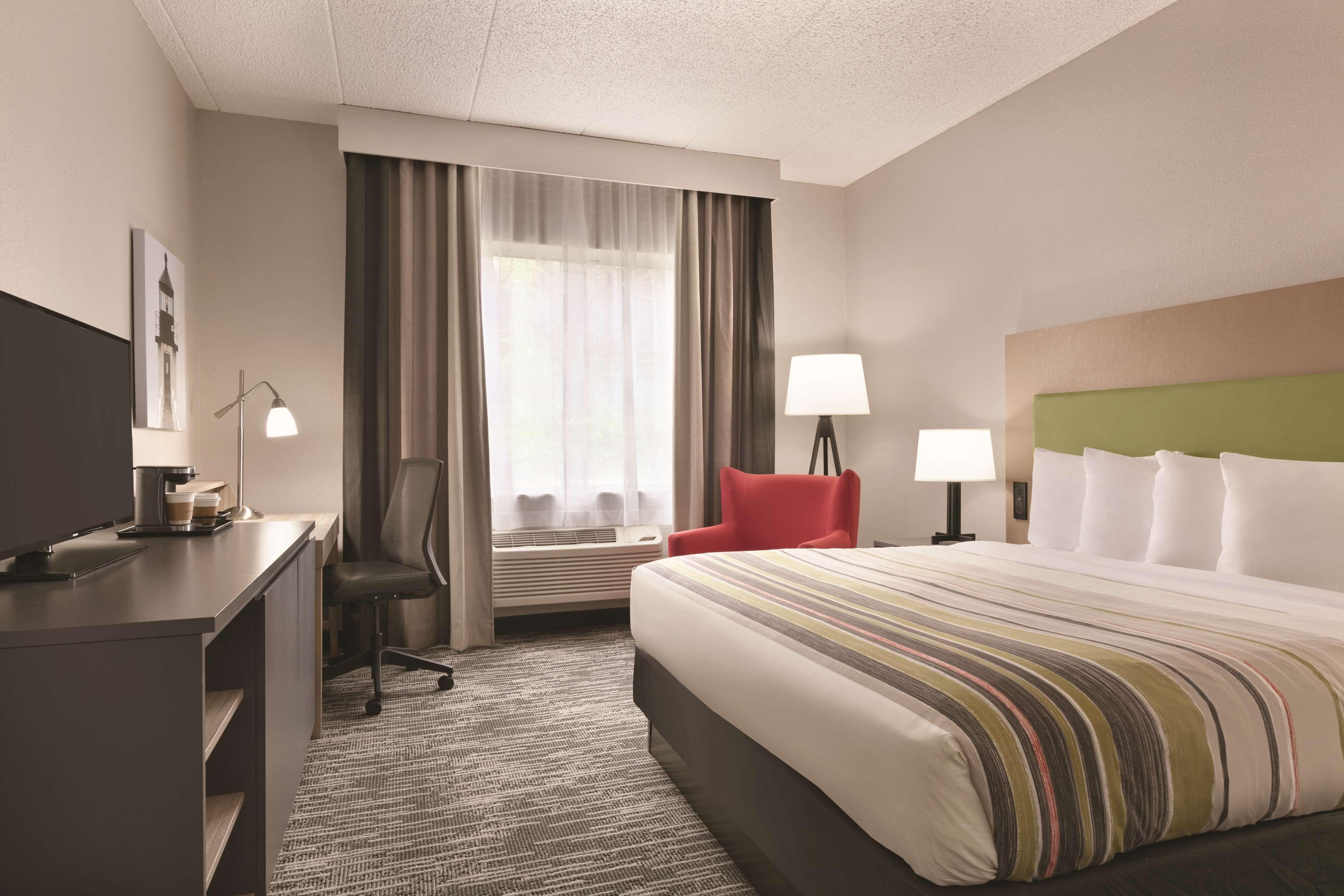 Country Inn & Suites by Radisson, Port Clinton, OH - Image 3