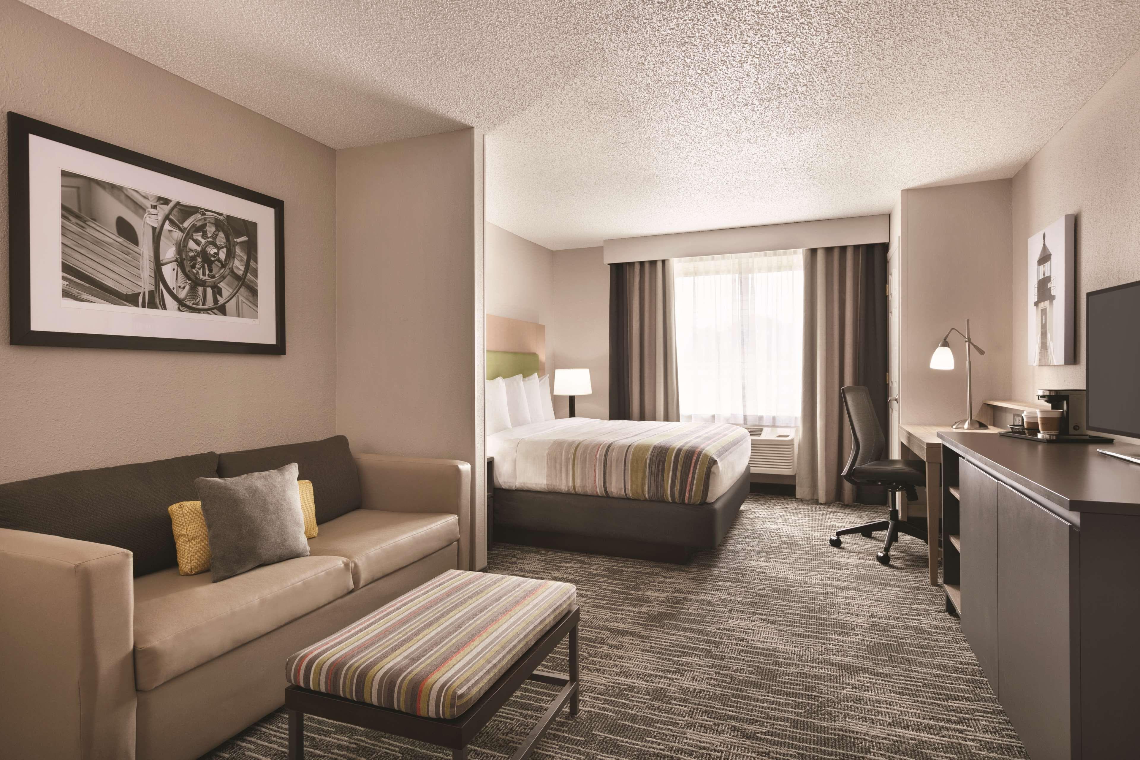 Country Inn & Suites by Radisson, Port Clinton, OH — 12