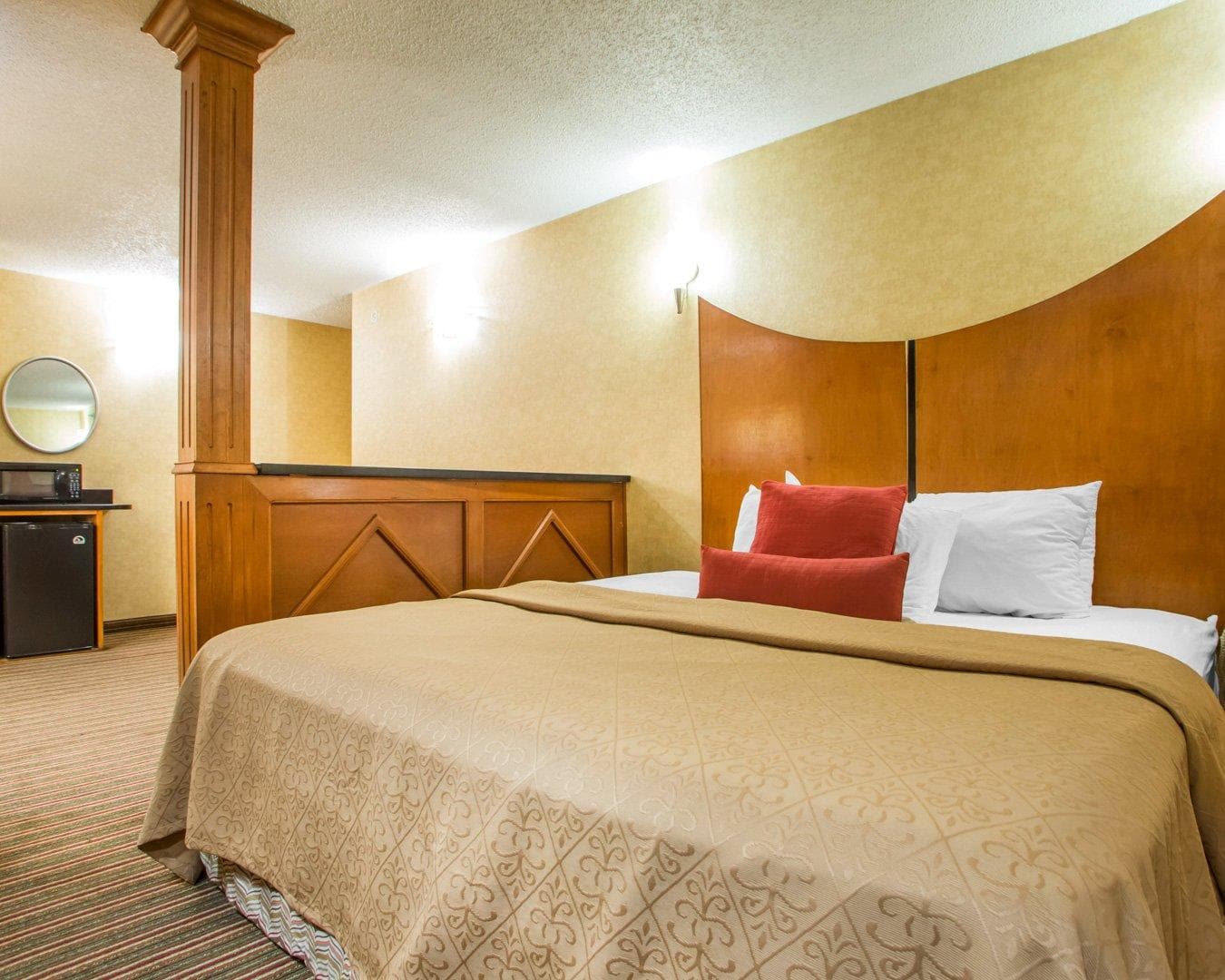 Quality Inn & Suites North/Polaris - Image 1