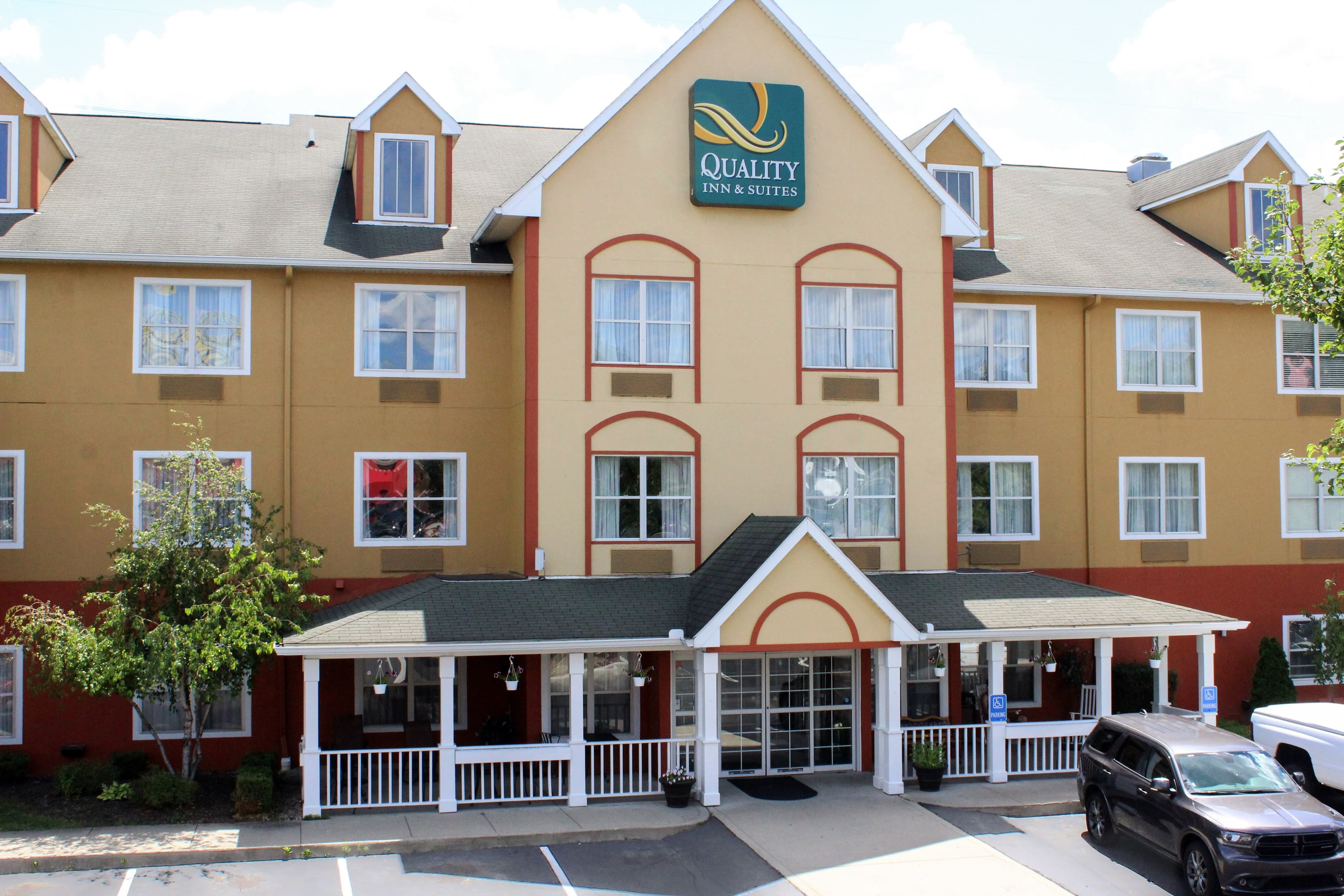 Quality Inn & Suites Cincinnati Sharonville - Image 1