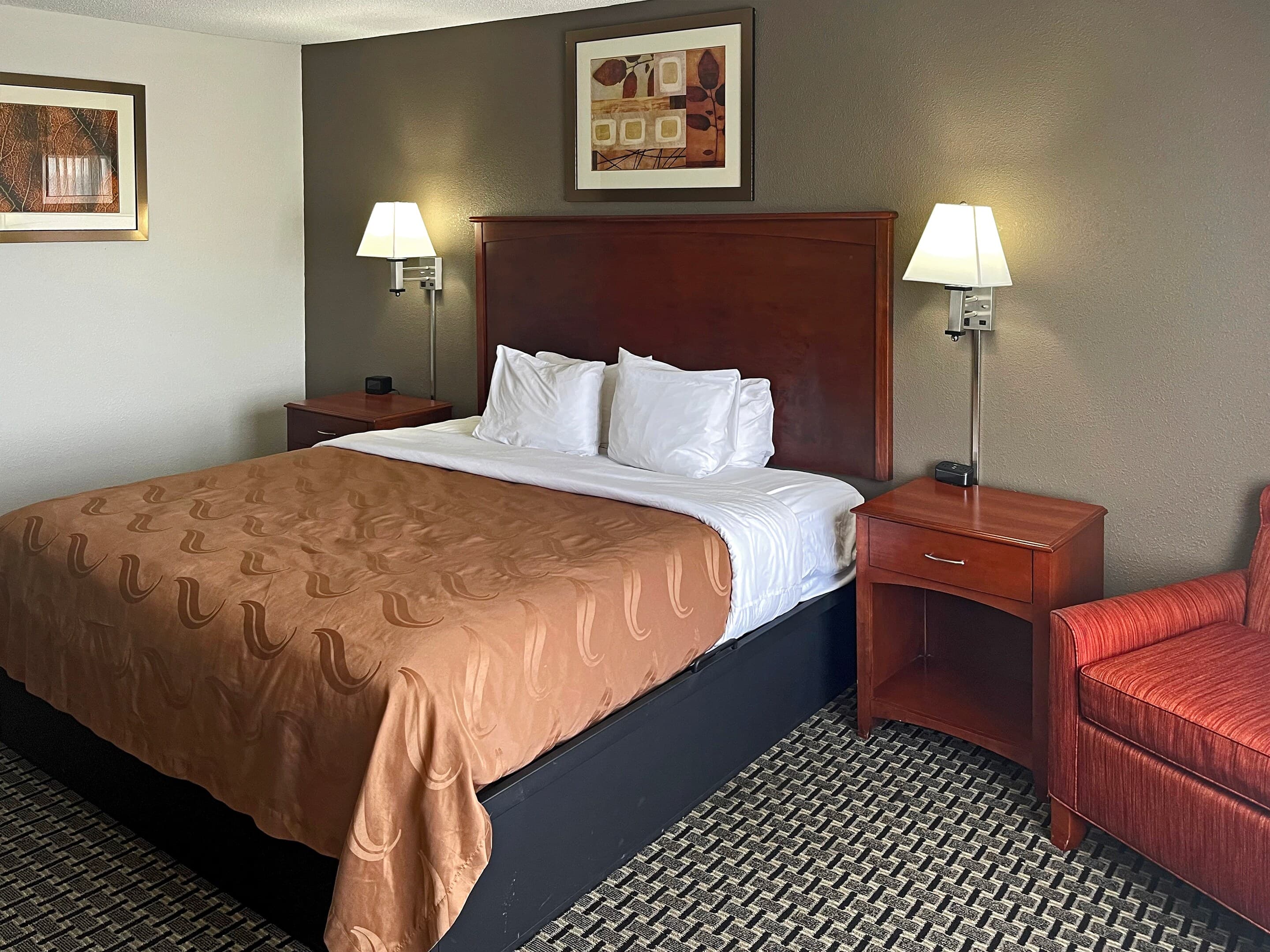 Quality Inn & Suites Cincinnati Sharonville — 7