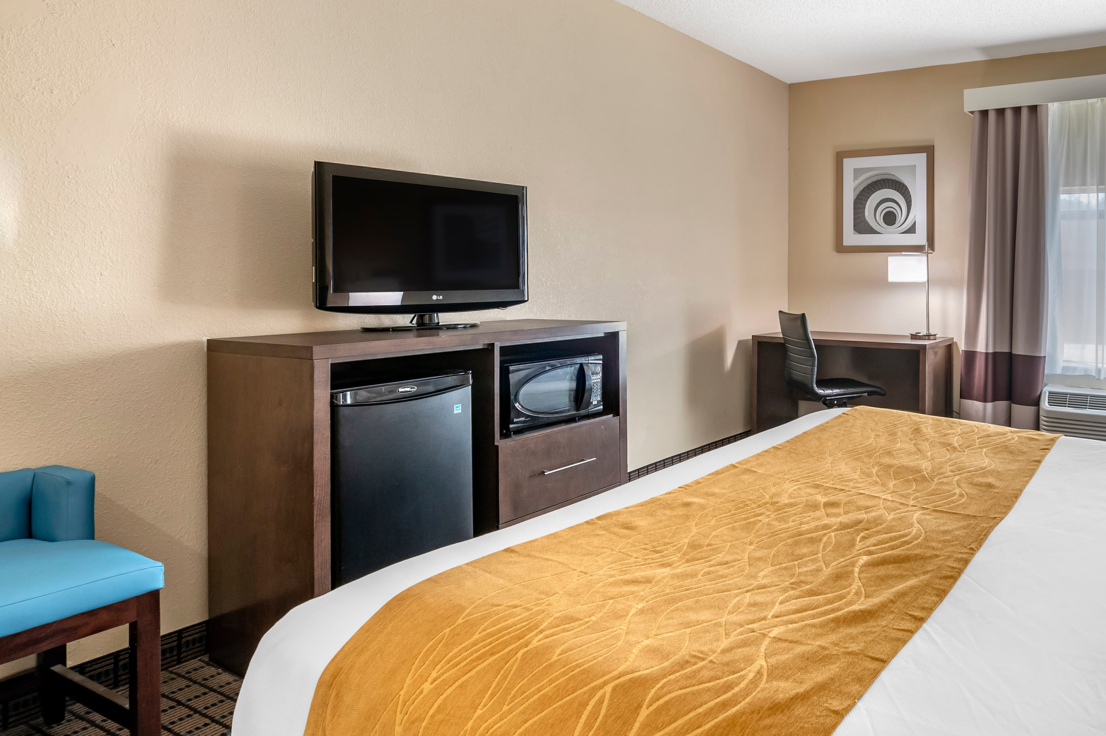 Comfort Inn & Suites Cincinnati Uptown Clifton — 6