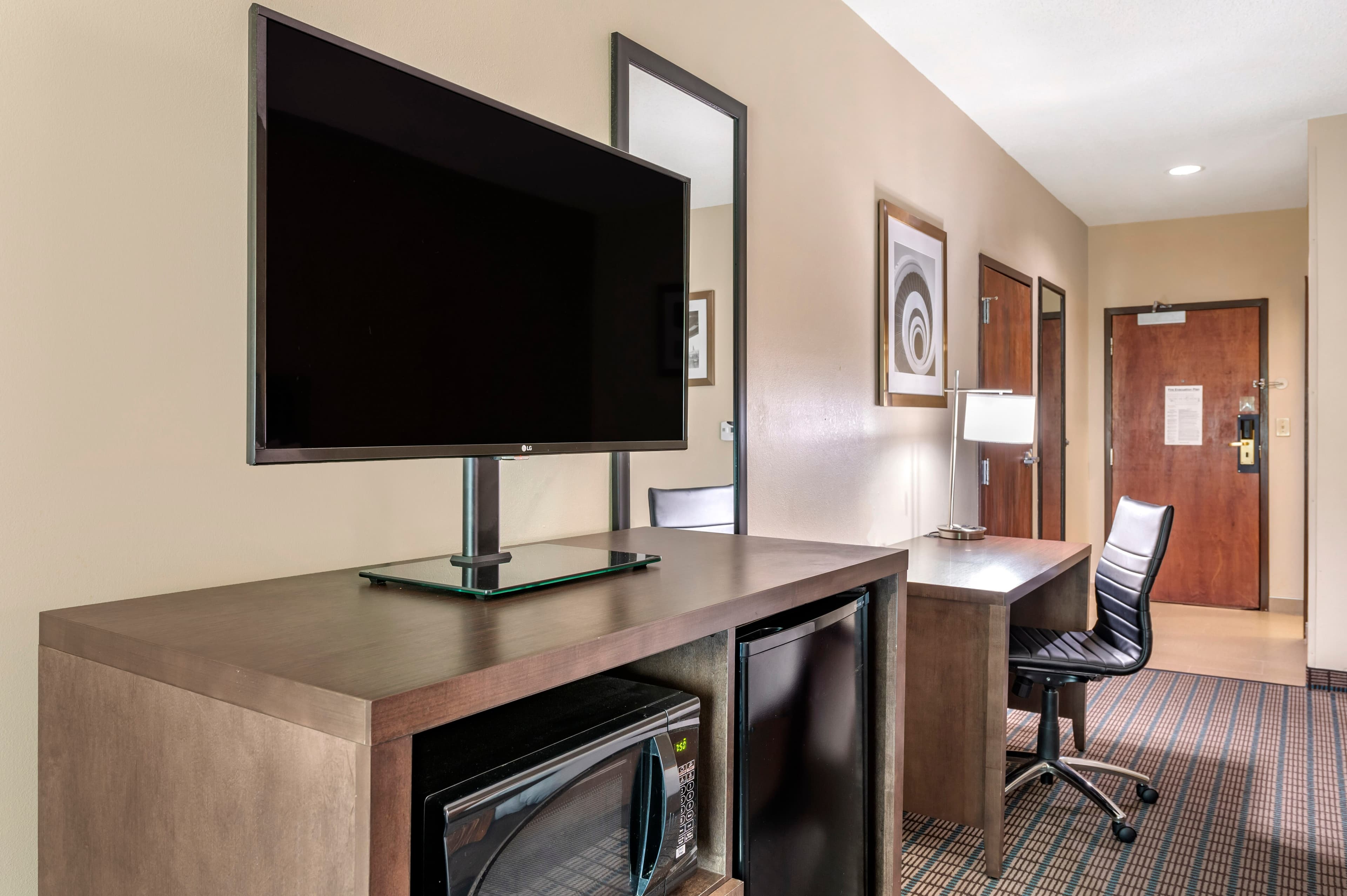 Comfort Inn & Suites Cincinnati Uptown Clifton — 11
