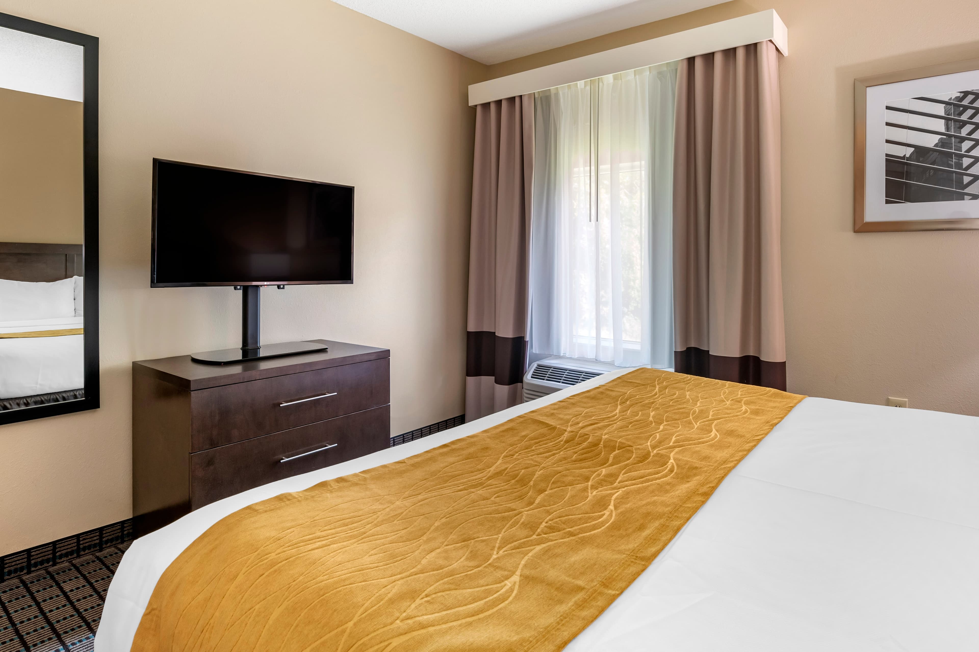 Comfort Inn & Suites Cincinnati Uptown Clifton — 26