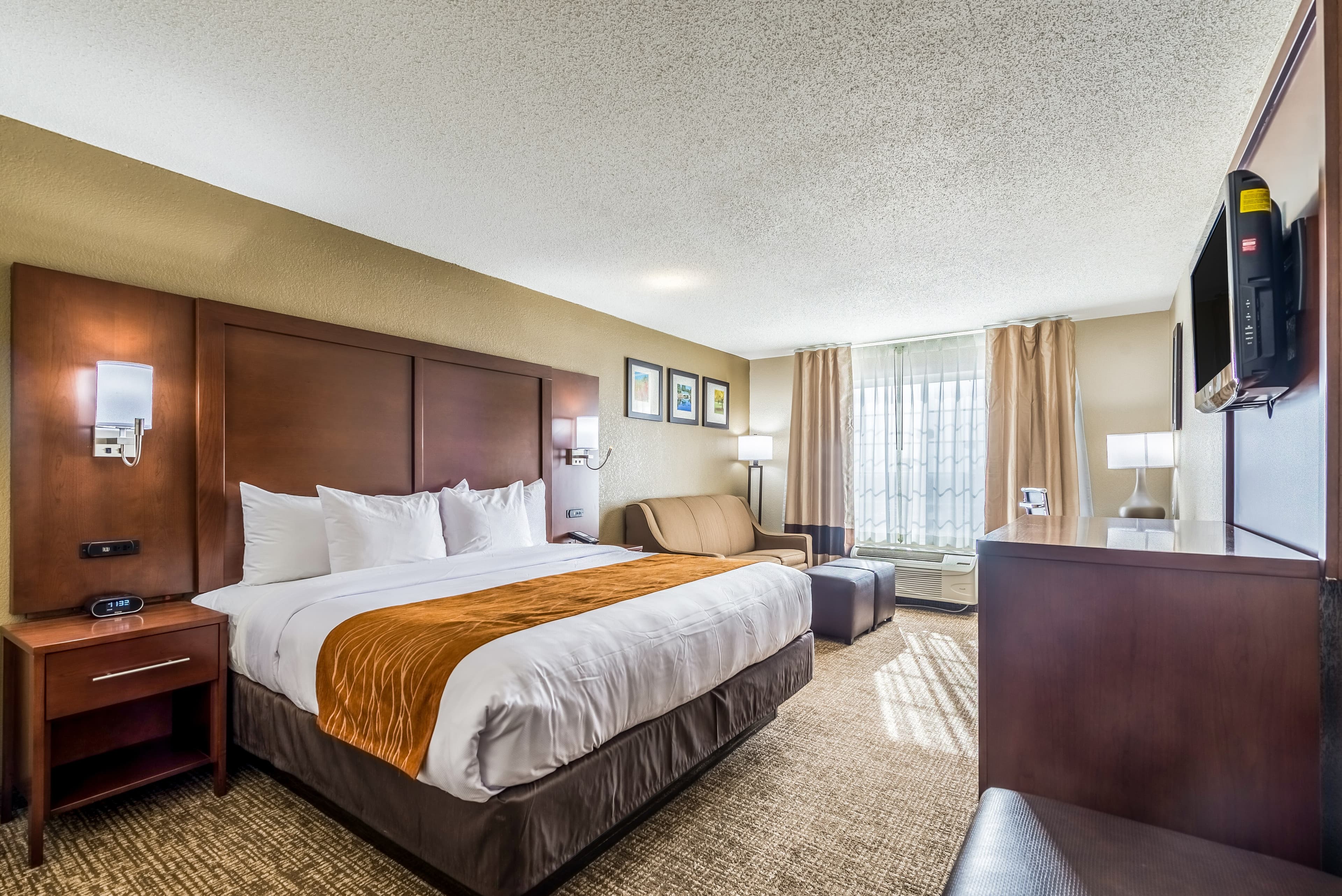 Comfort Inn & Suites Dayton North - Image 2