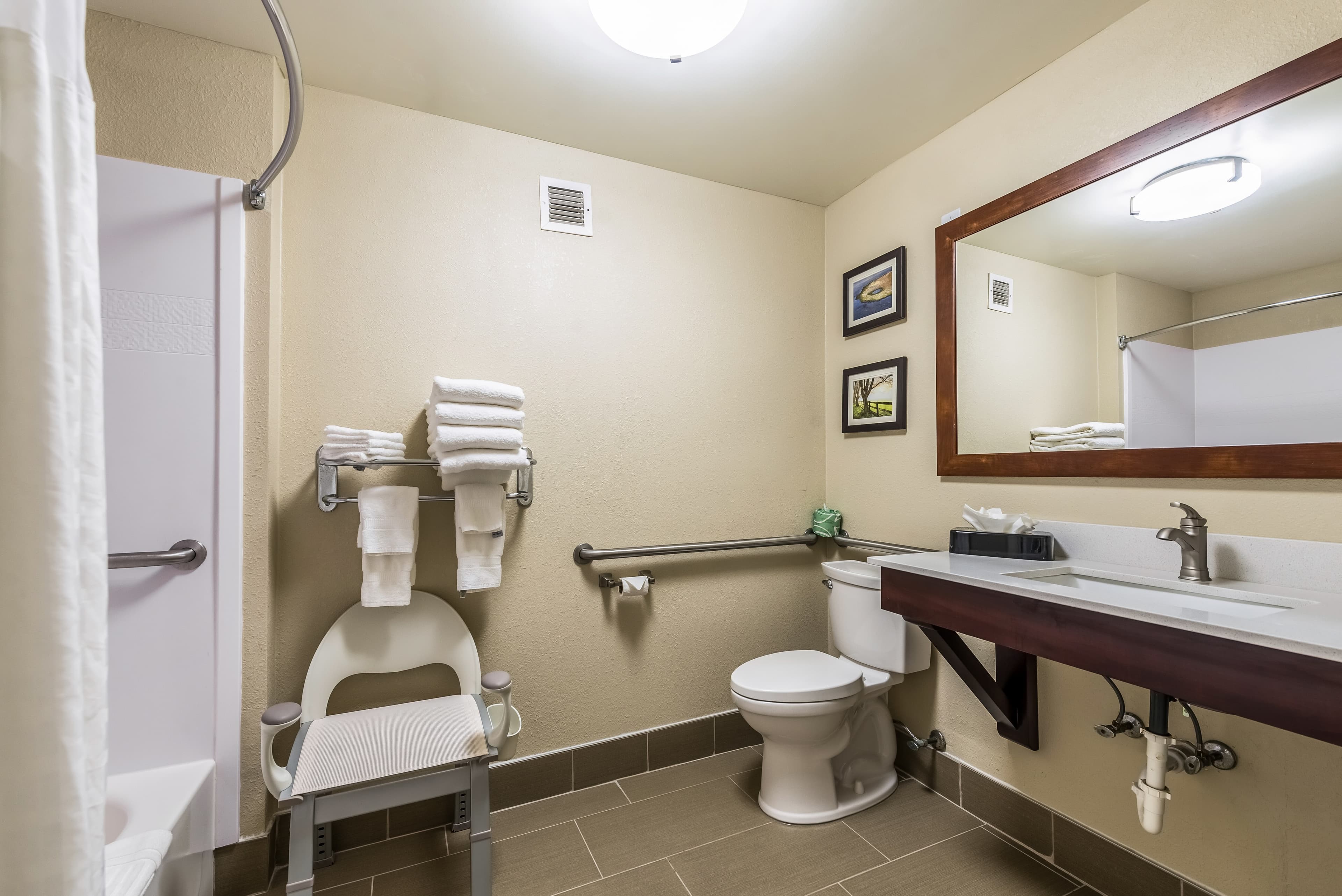 Comfort Inn & Suites Dayton North — 11