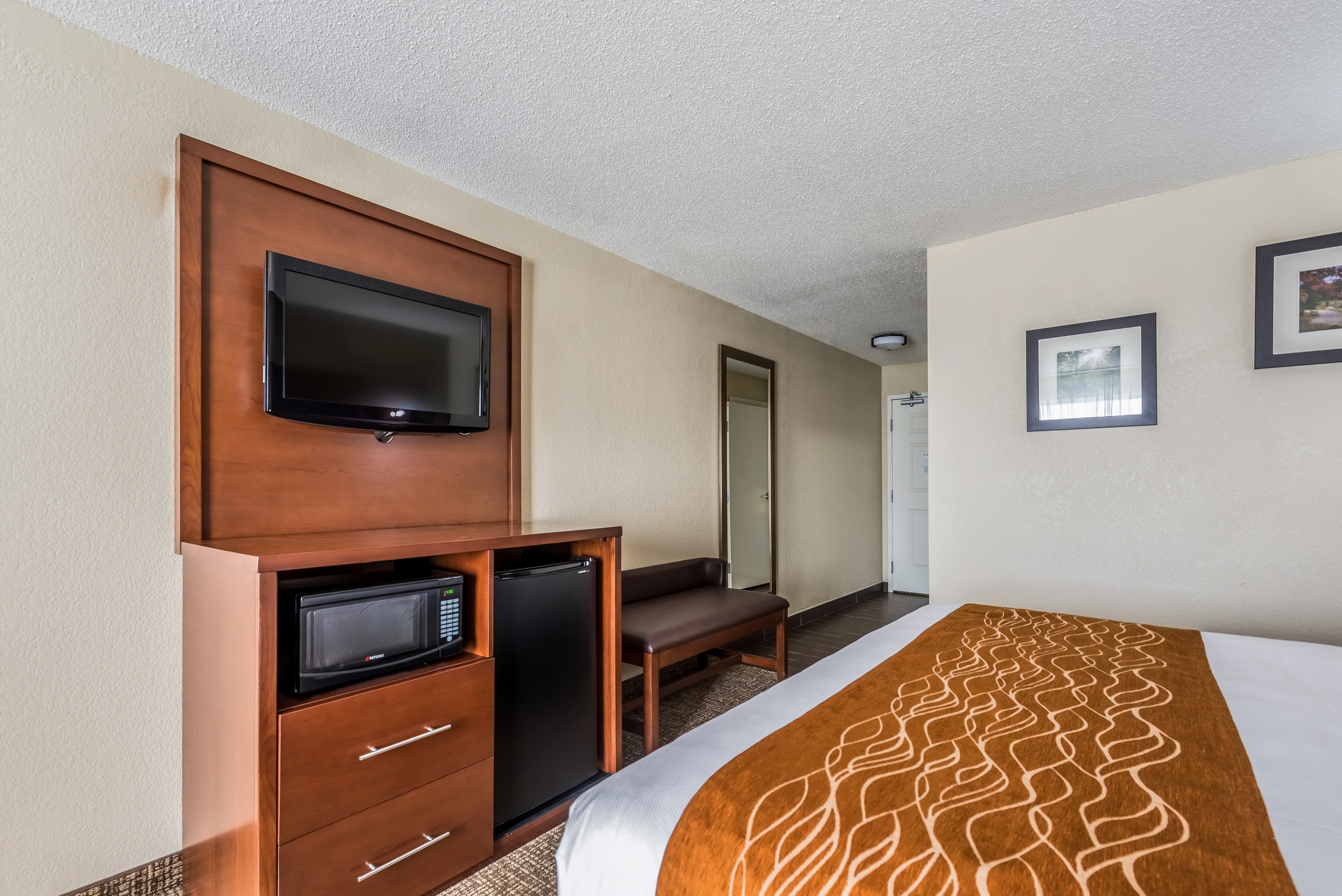 Comfort Inn & Suites Dayton North - Image 5
