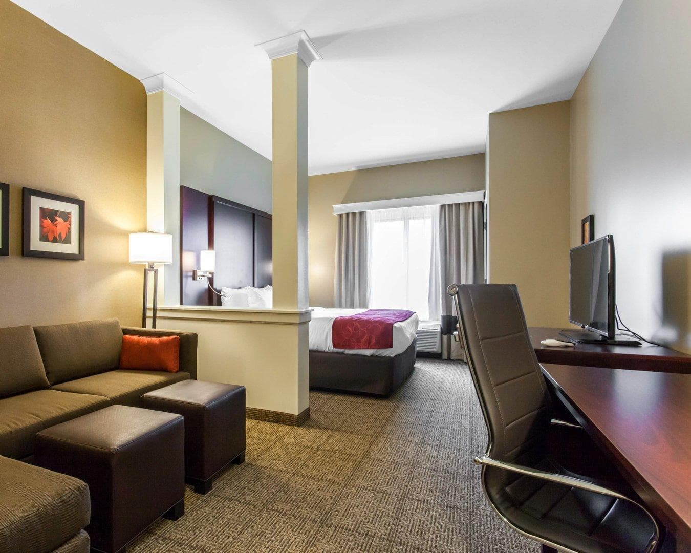 Comfort Suites Youngstown North - Image 2