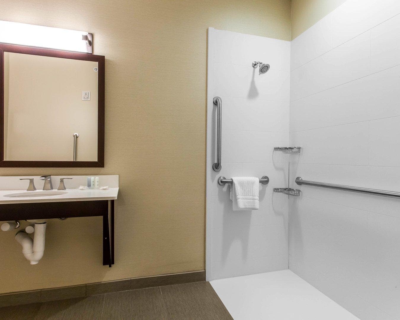 Comfort Suites Youngstown North — 7