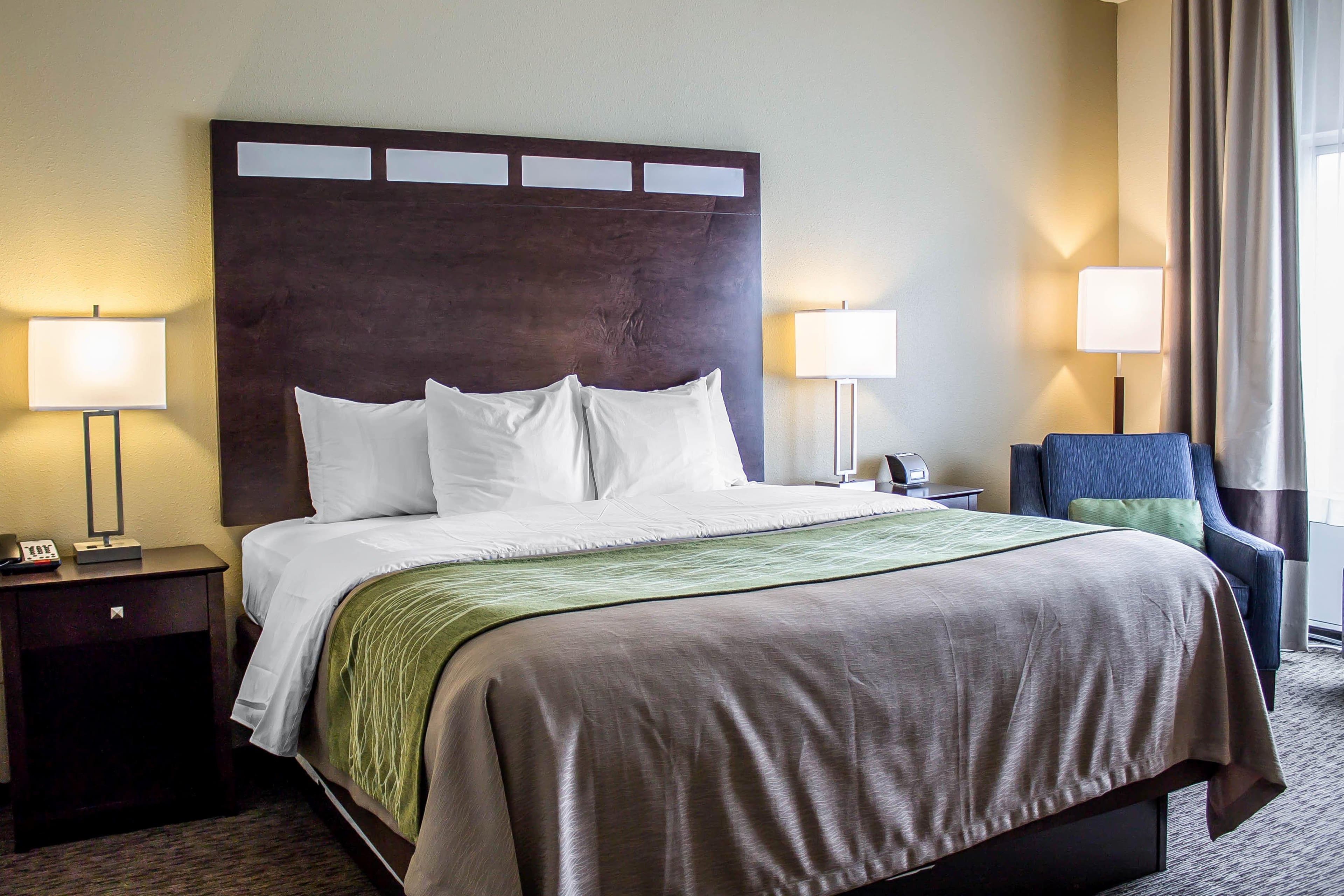 Comfort Inn St. Clairsville - Image 2