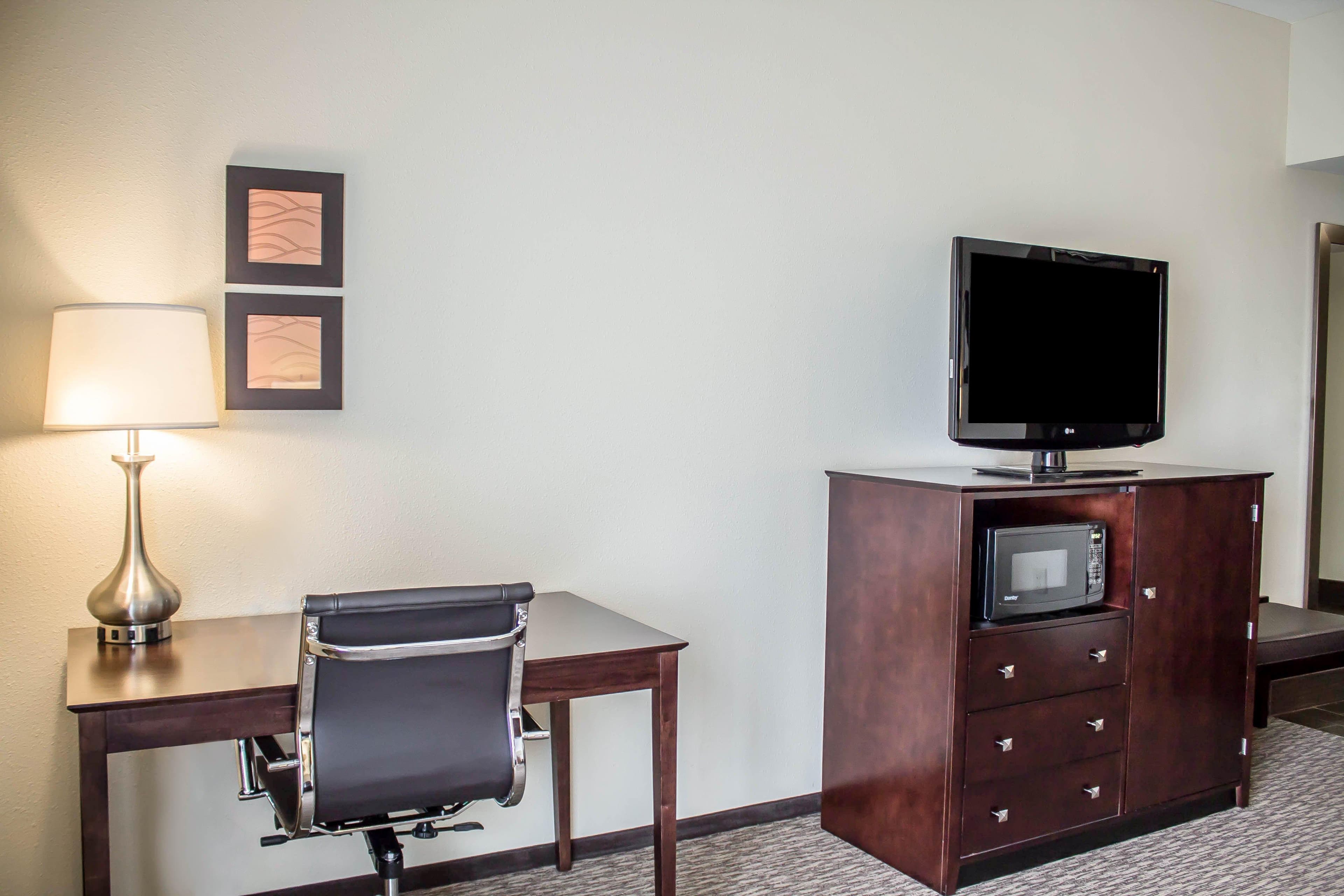 Comfort Inn St. Clairsville - Image 3