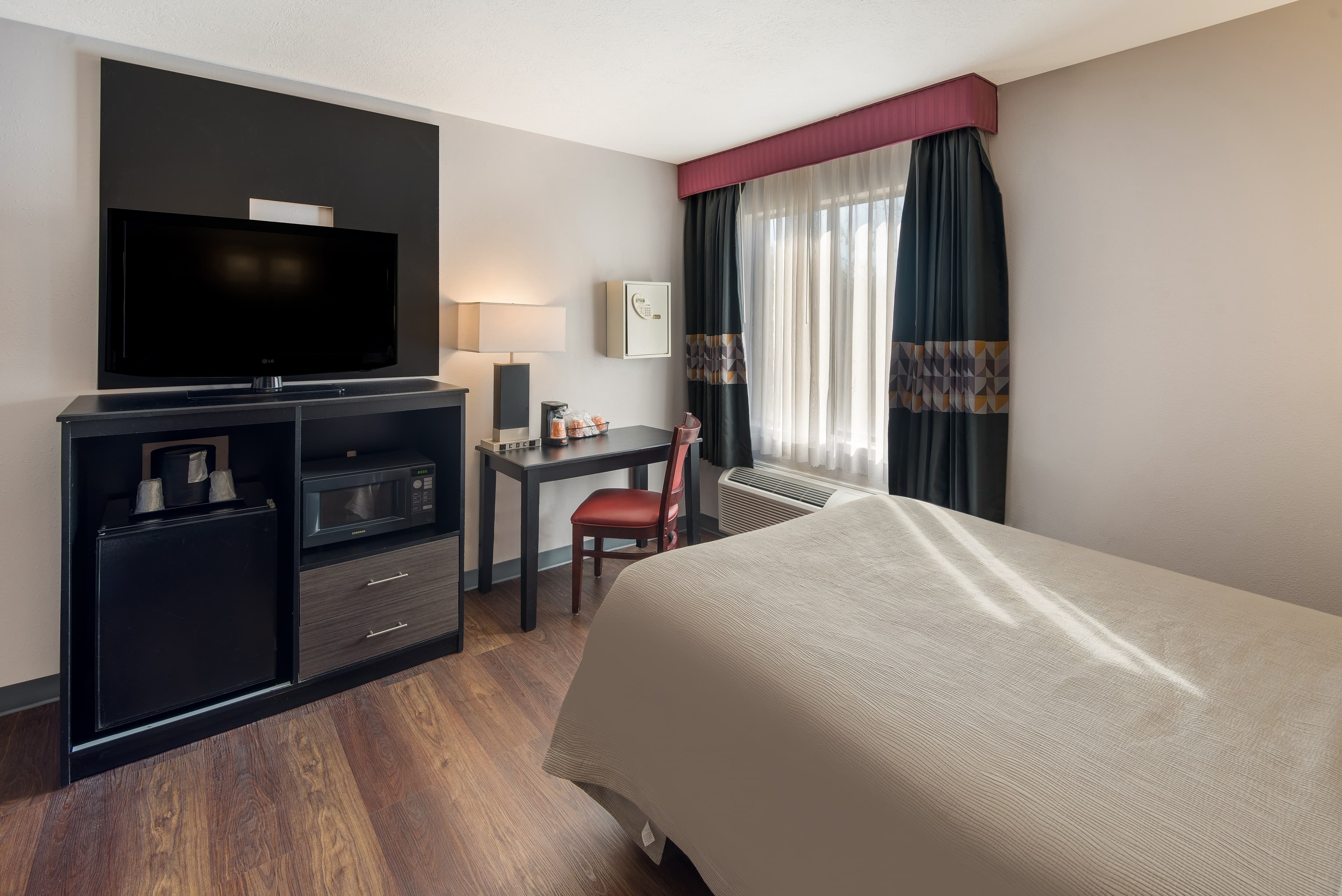 Quality Inn & Suites Cincinnati I-275 - Image 3