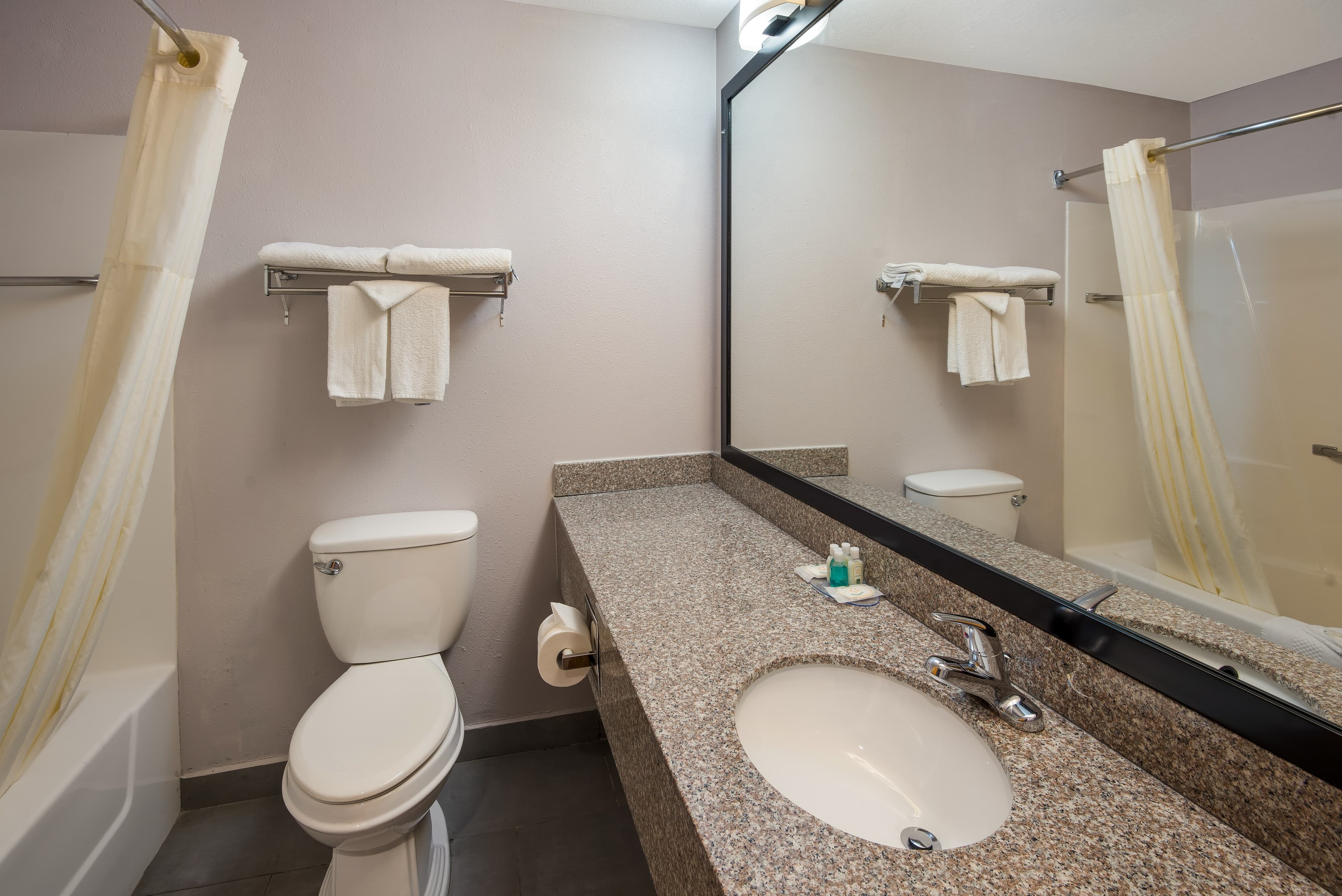 Quality Inn & Suites Cincinnati I-275 — 11