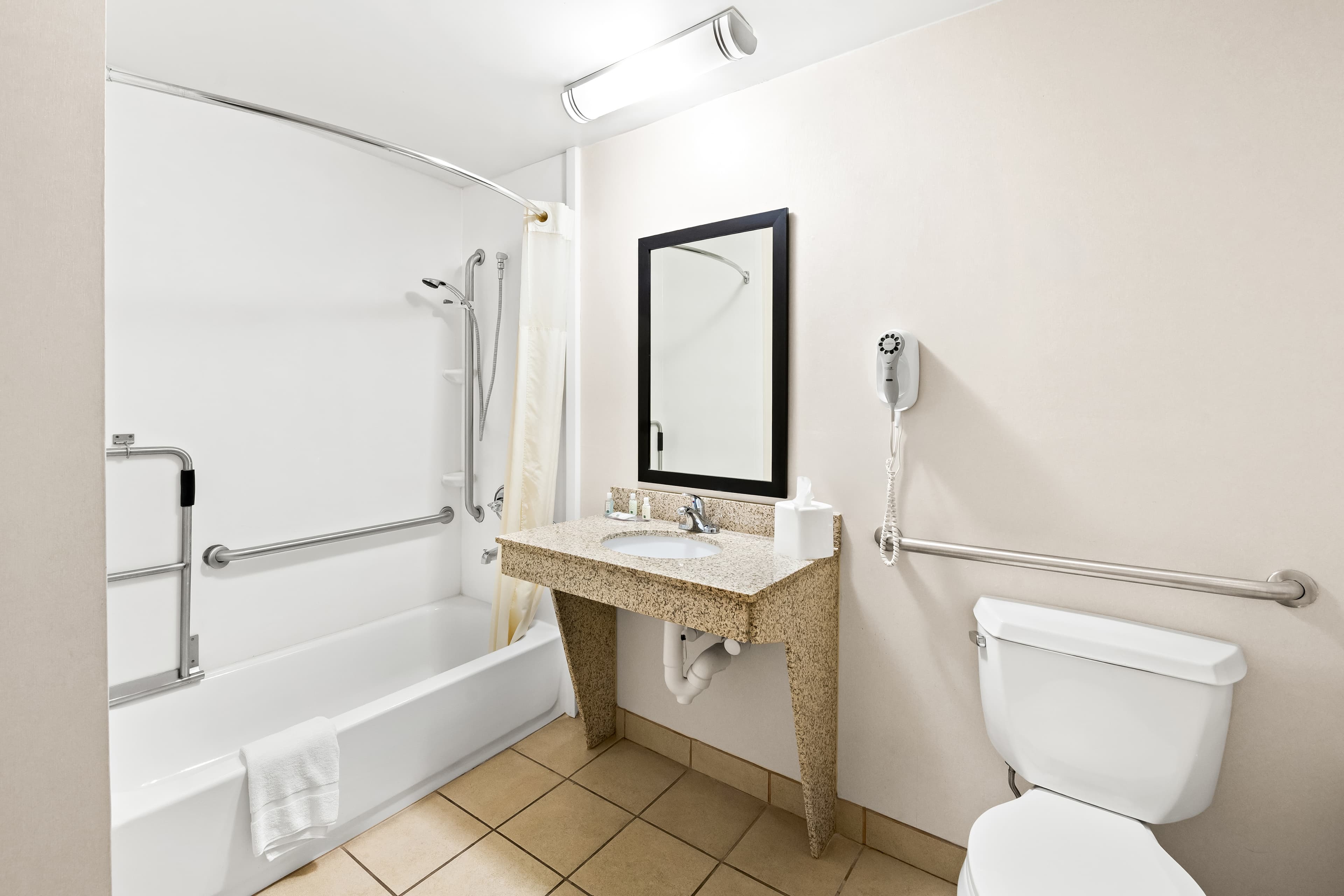 Quality Inn Dayton Airport — 8