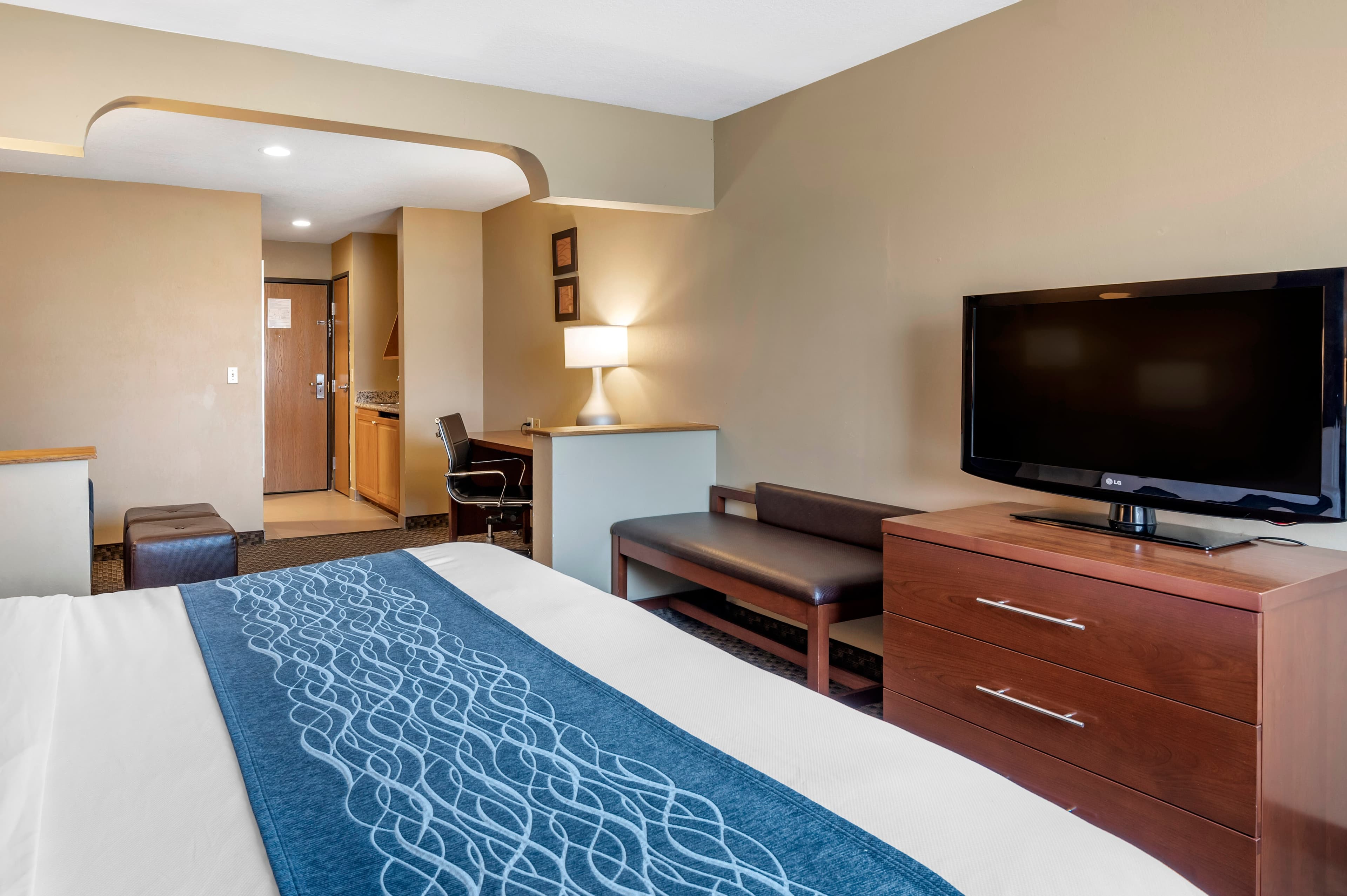 Comfort Inn & Suites Napoleon - Image 3