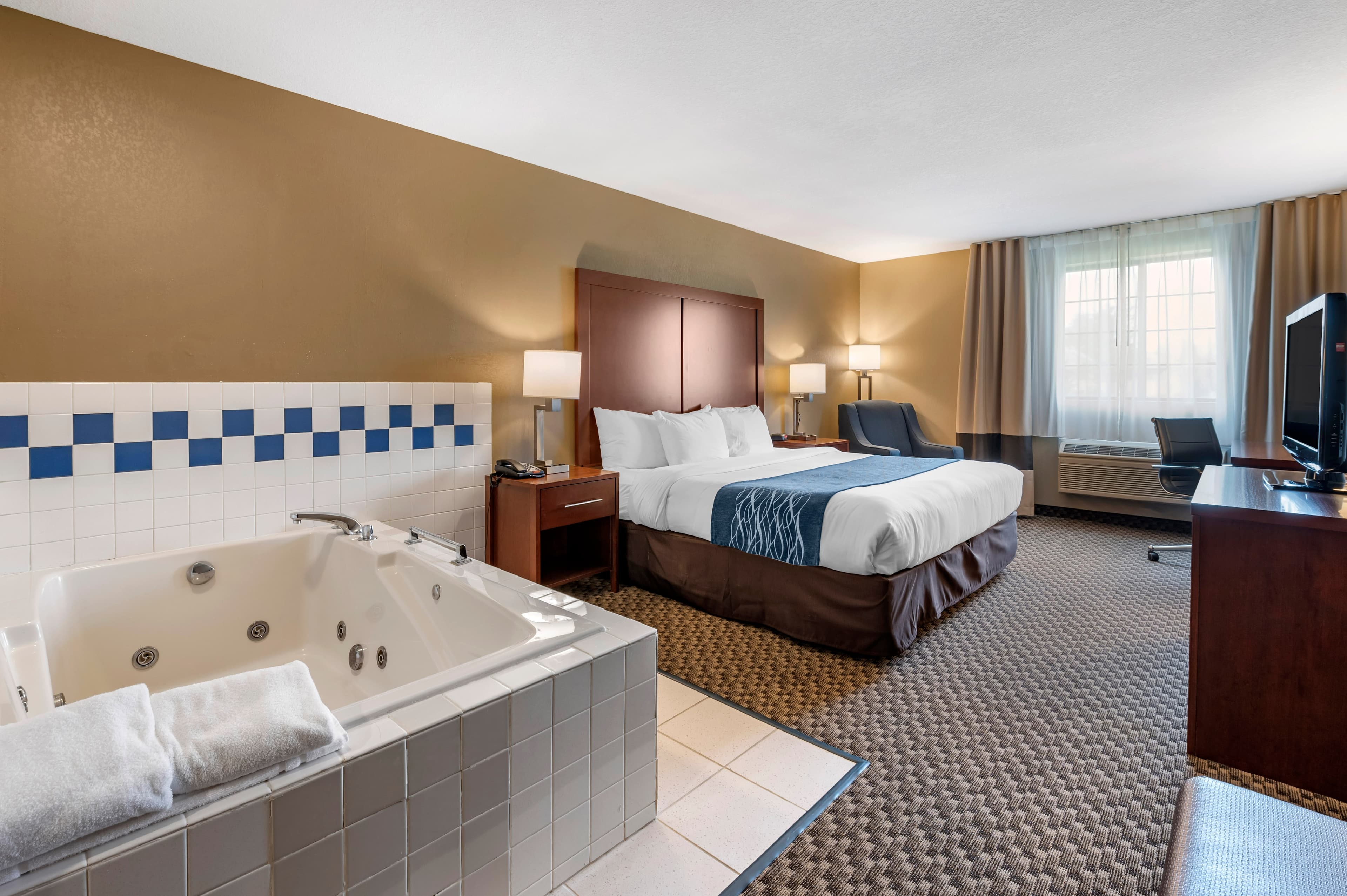 Comfort Inn & Suites Napoleon — 6