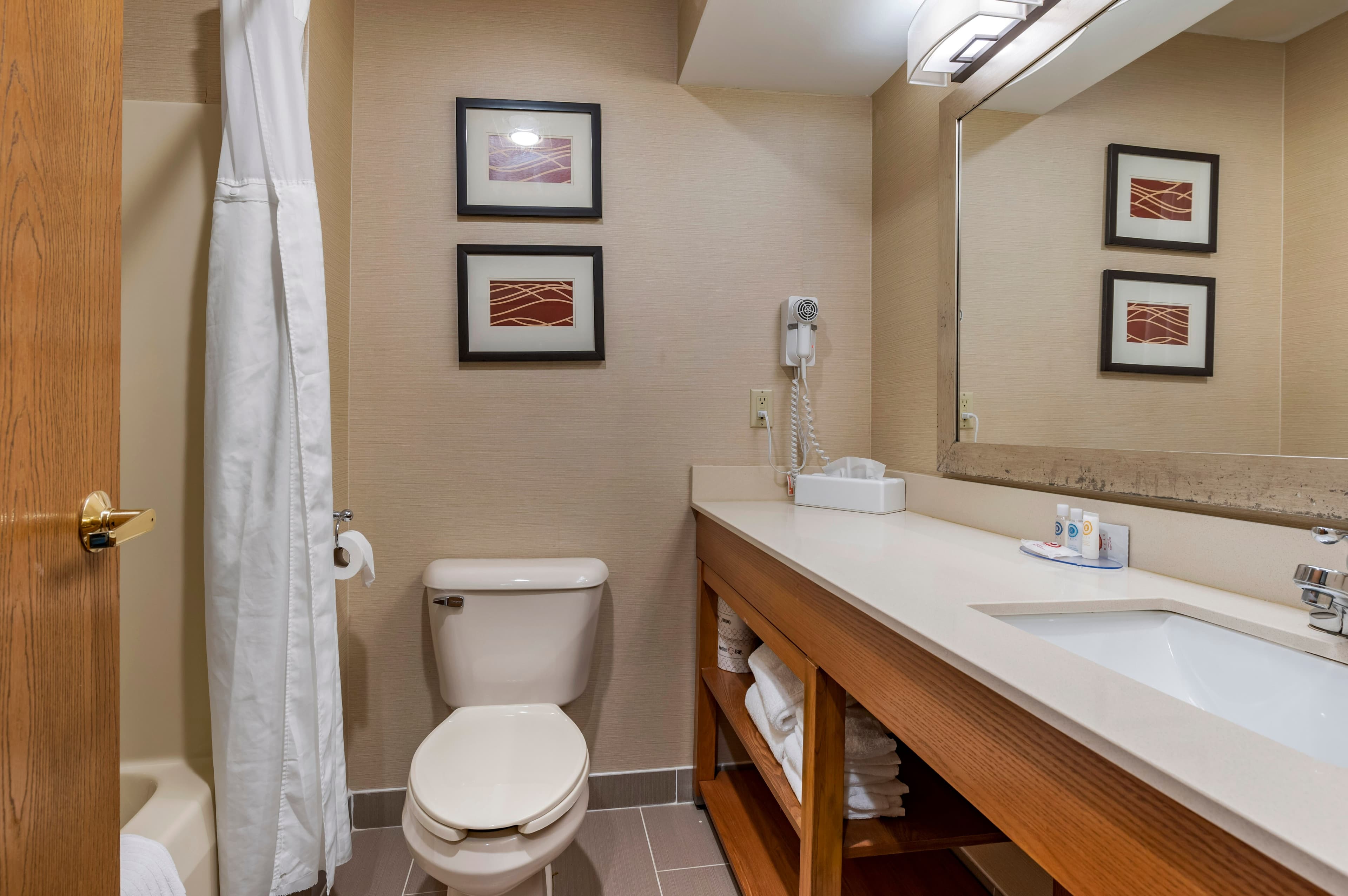 Comfort Inn & Suites Napoleon — 9