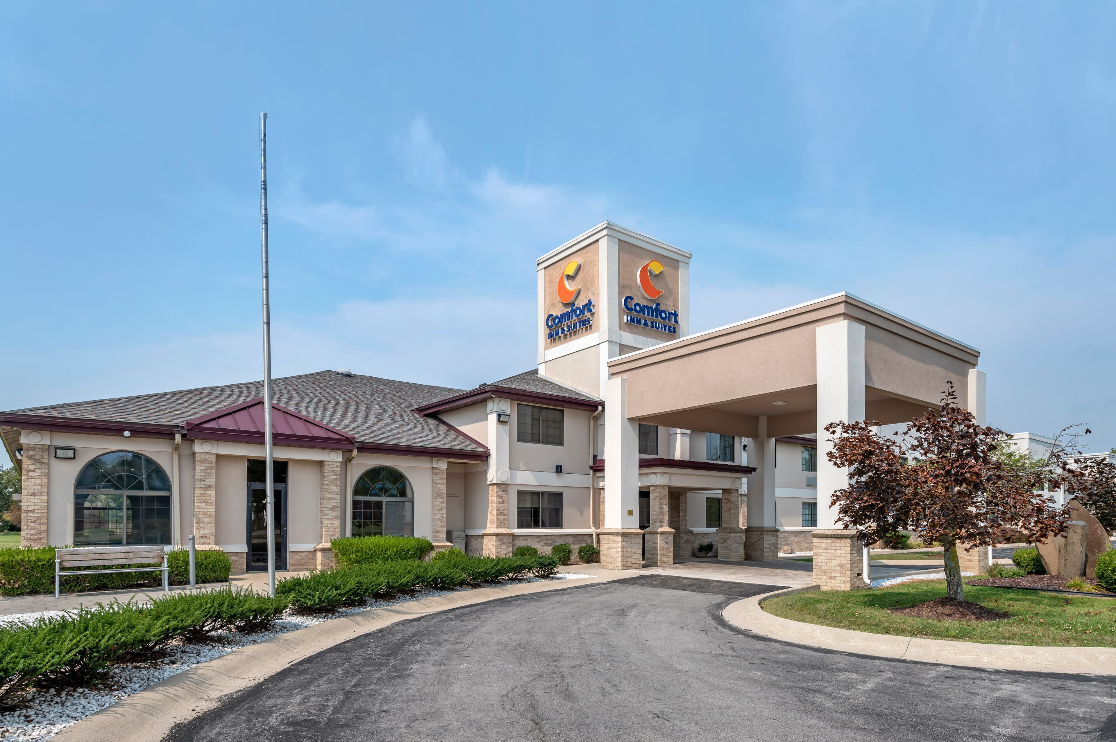 Comfort Inn & Suites Napoleon - Image 1