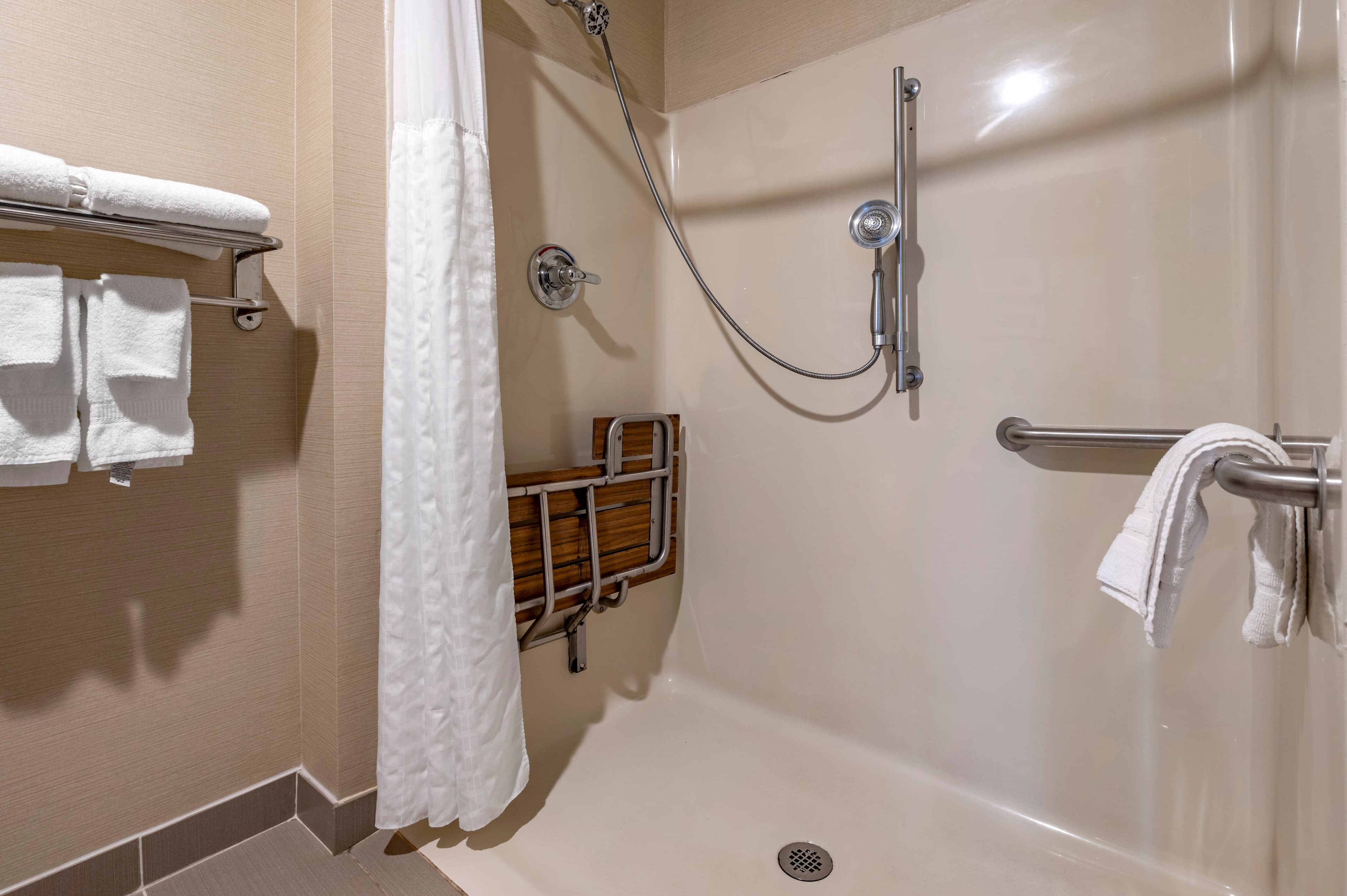 Comfort Inn & Suites Napoleon — 10