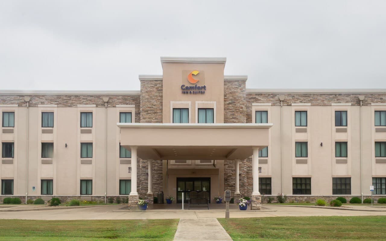 Comfort Inn & Suites Caldwell - Image 1