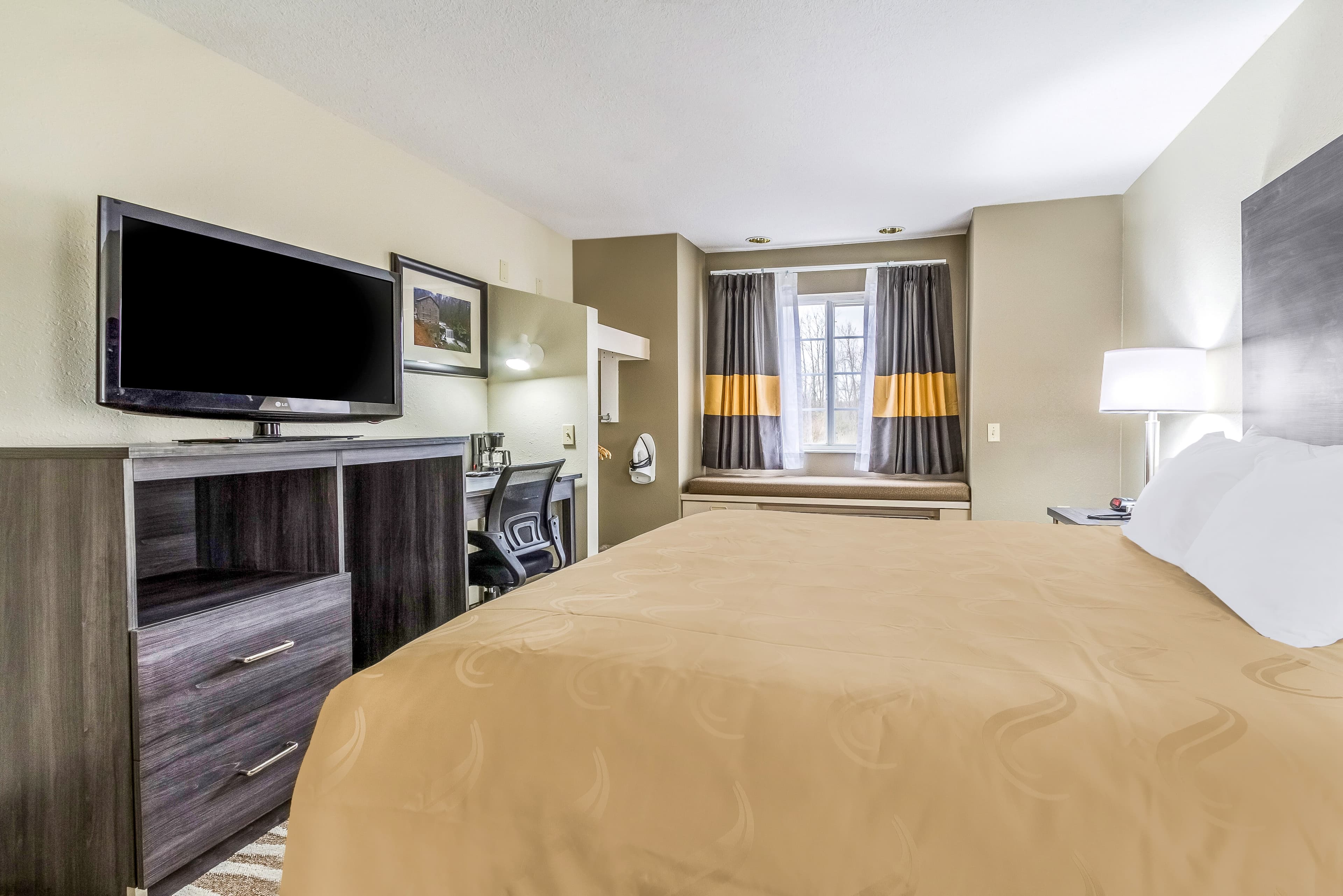 Quality Inn & Suites North Lima - Boardman - Image 4