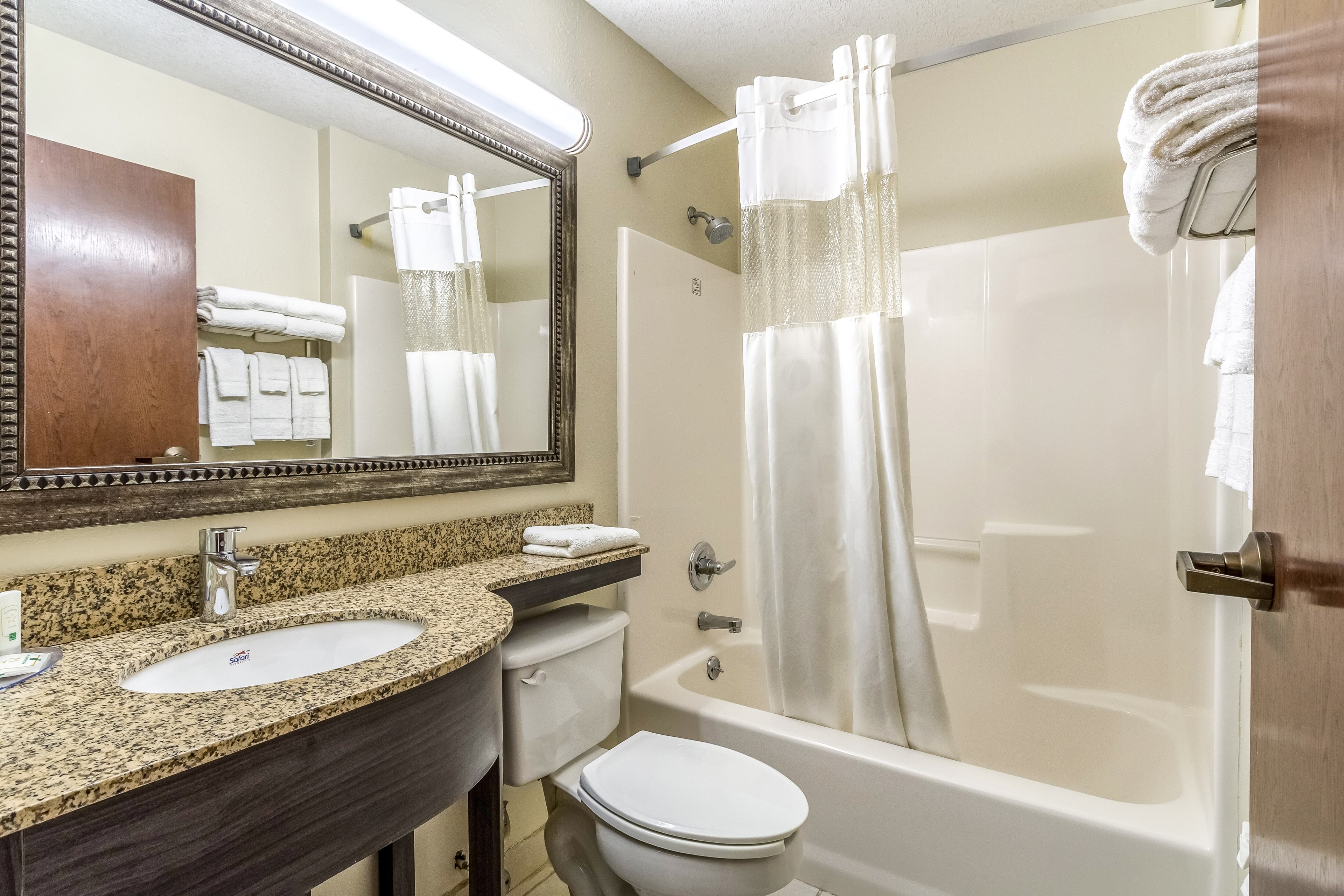 Quality Inn & Suites North Lima - Boardman — 9