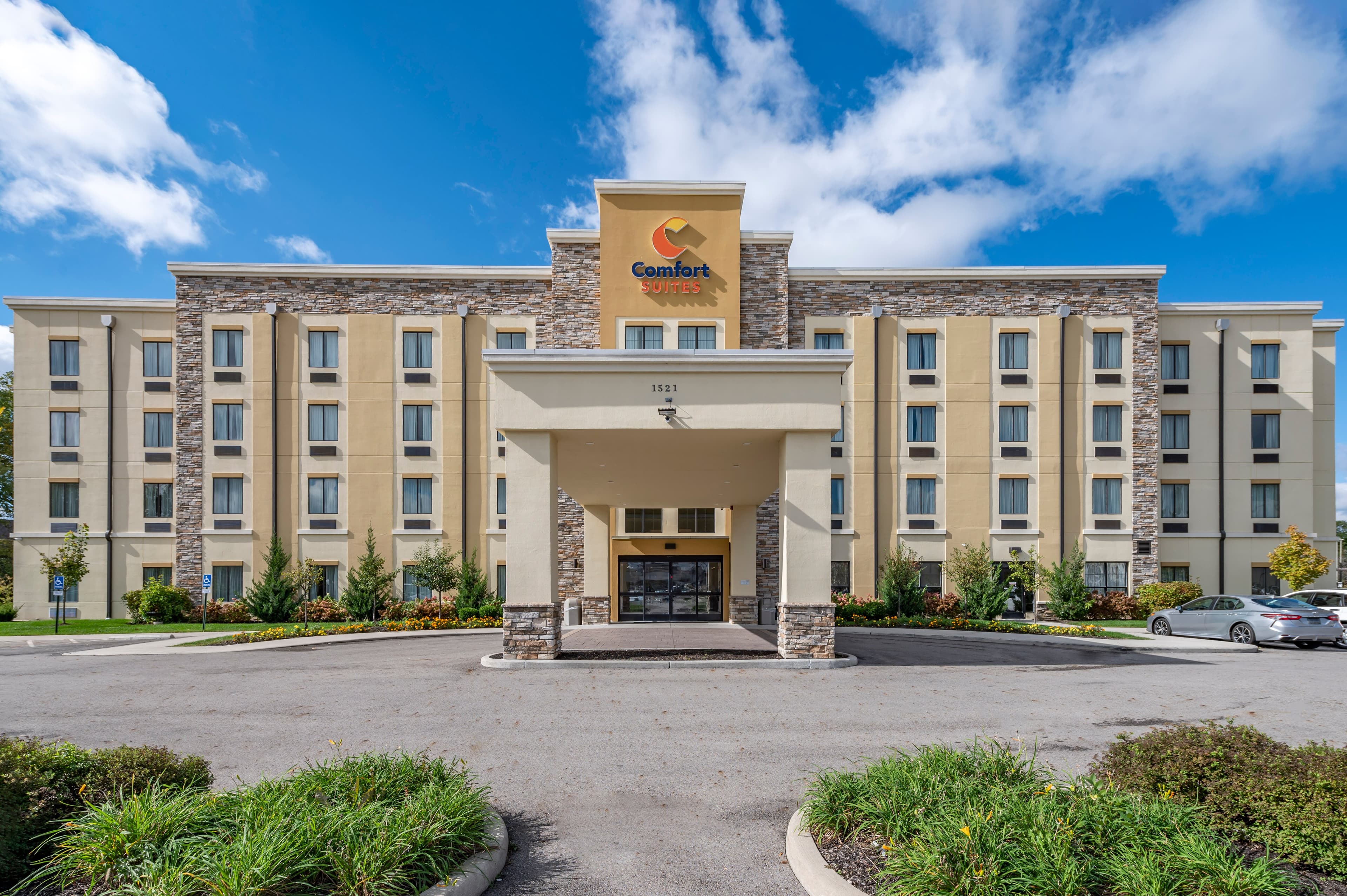 Comfort Suites Columbus Airport - Image 1