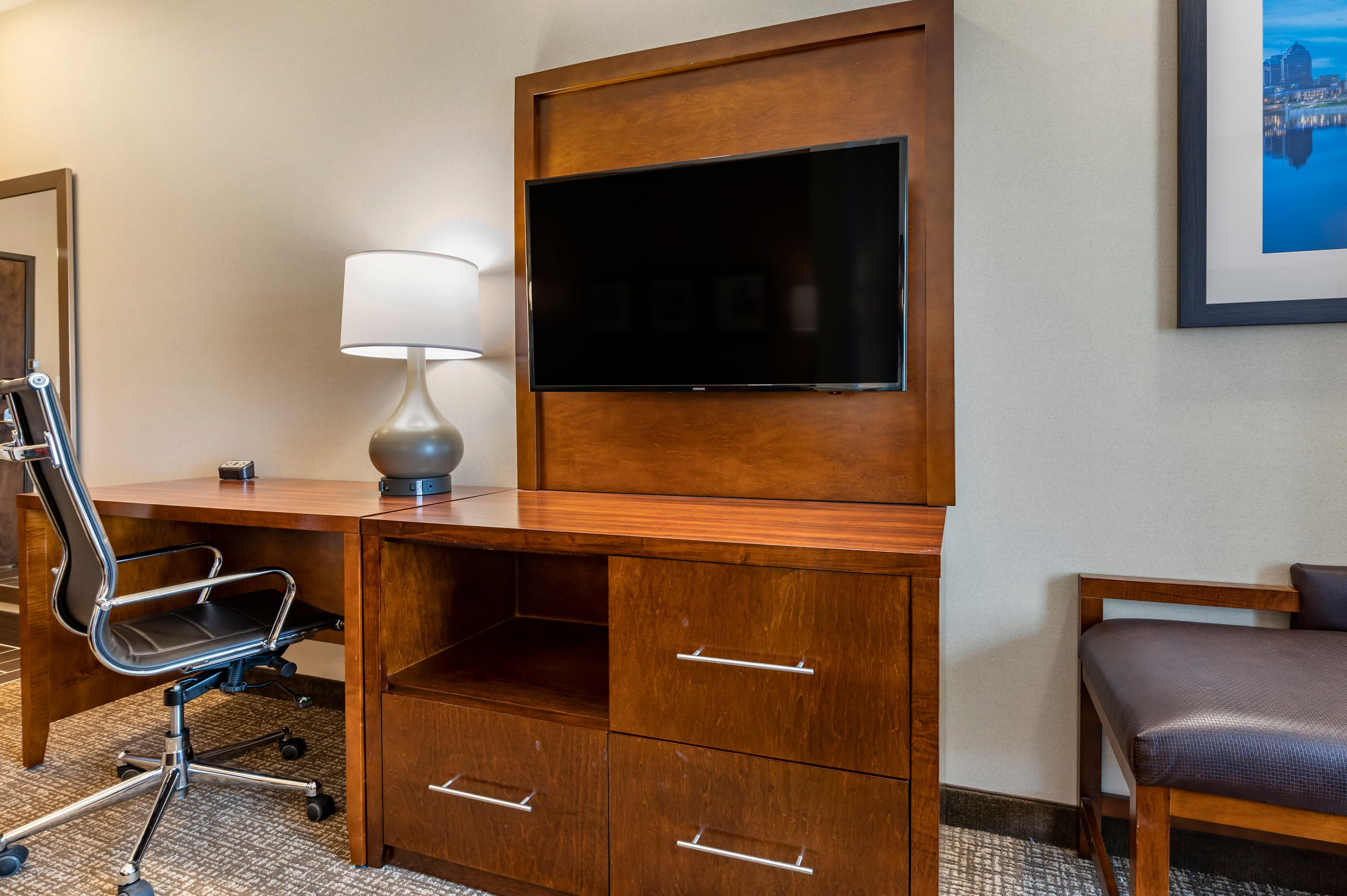 Comfort Suites Columbus Airport - Image 4
