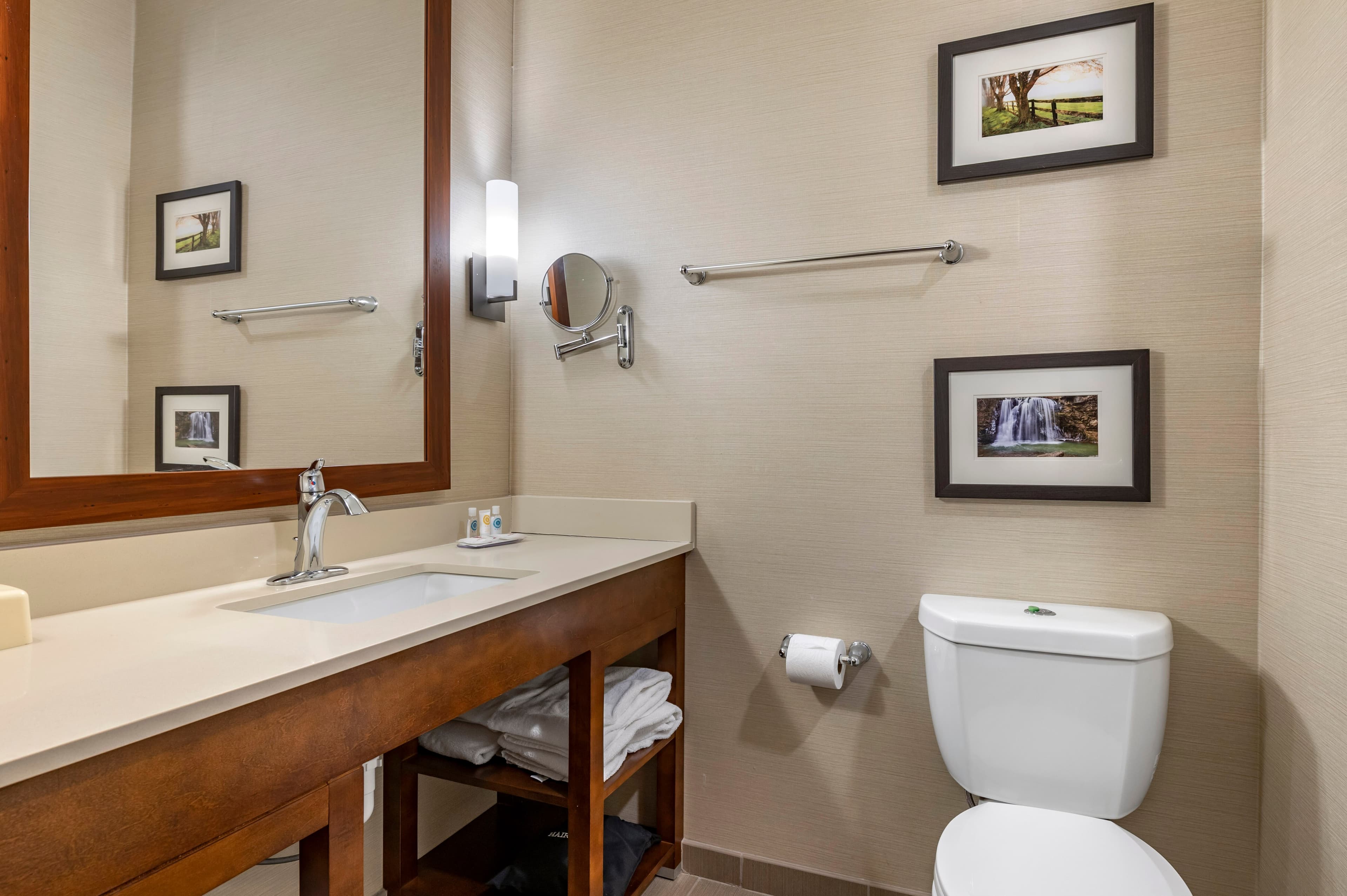 Comfort Suites Columbus Airport — 12
