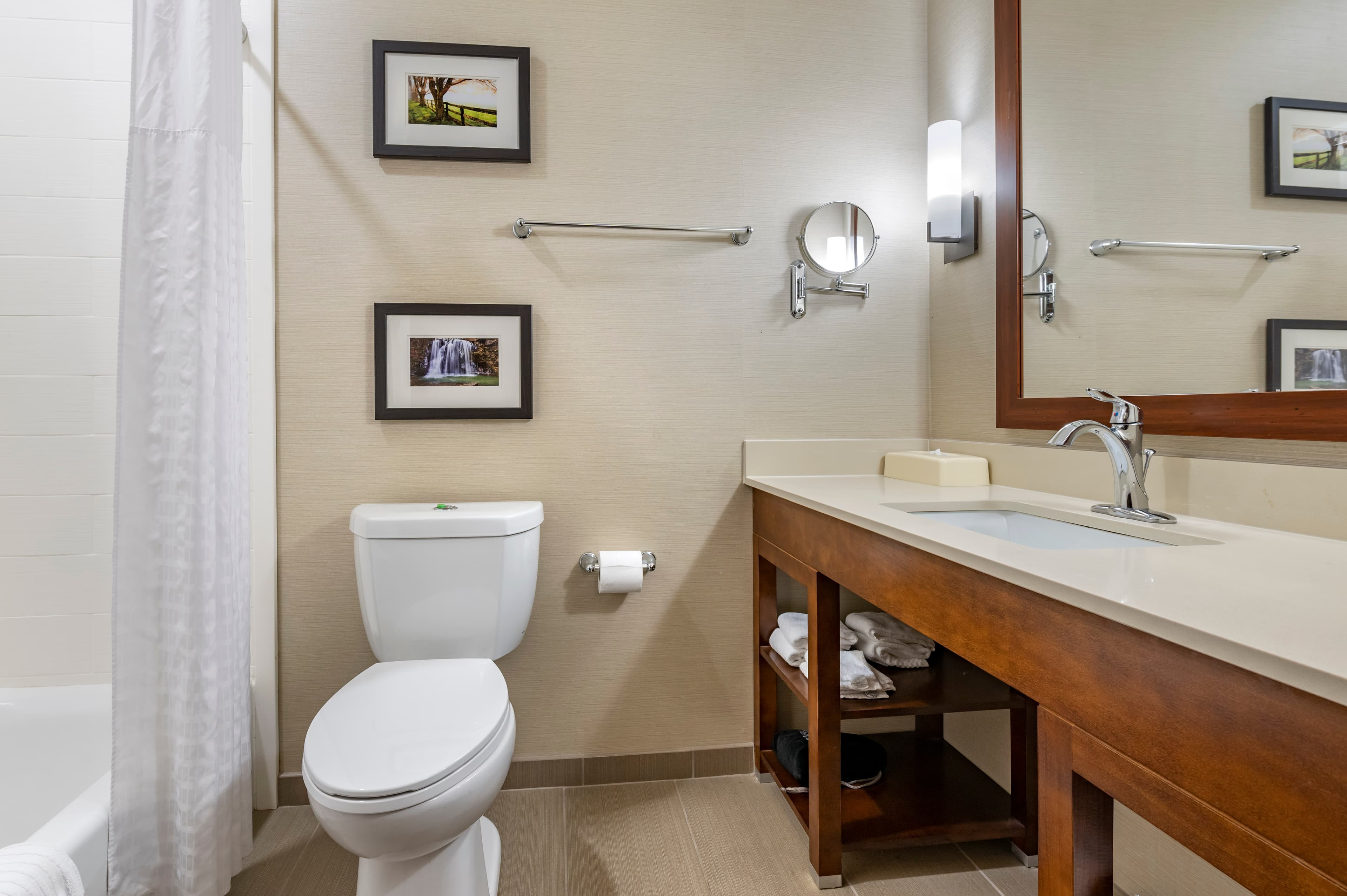 Comfort Suites Columbus Airport — 16