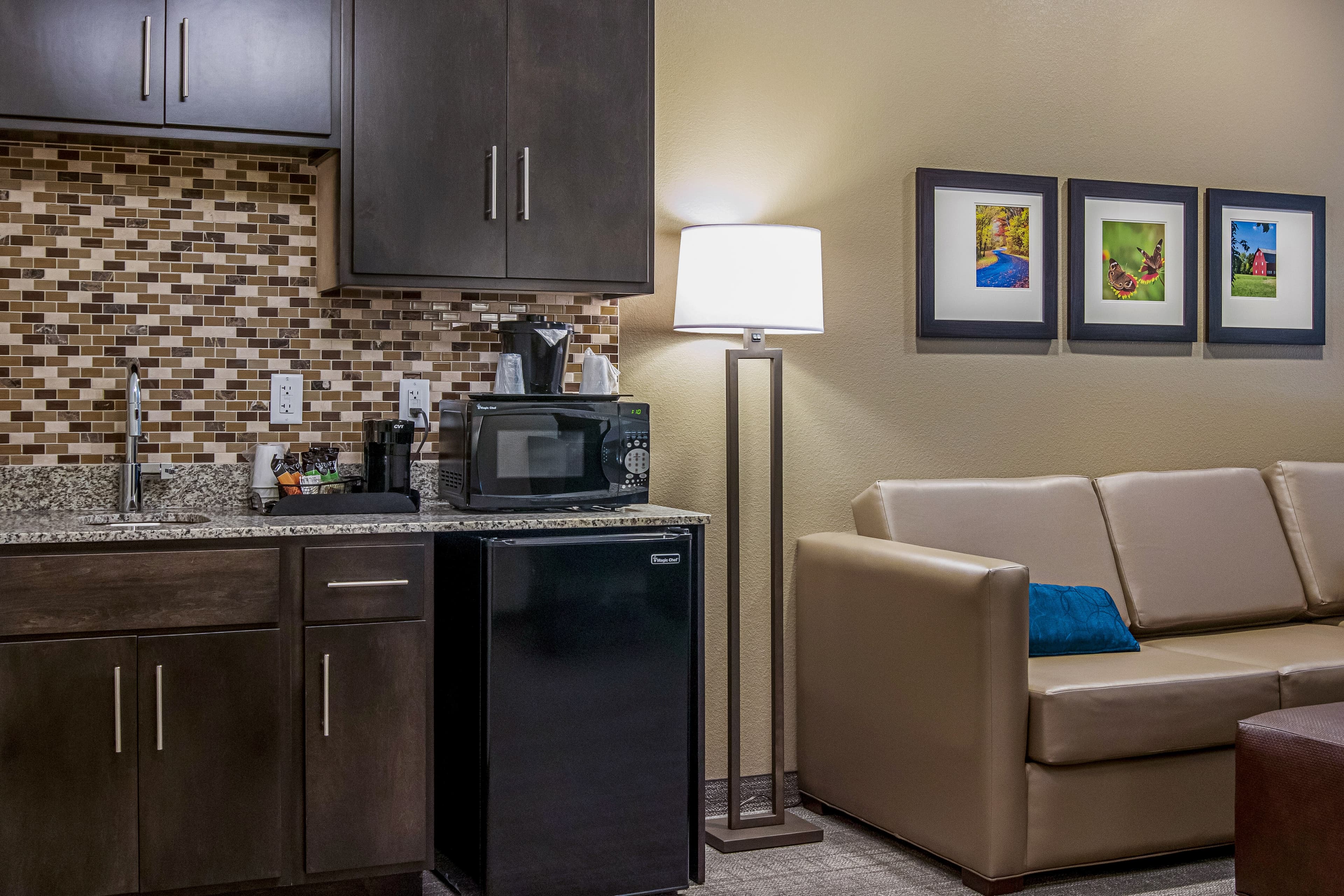 Comfort Suites Wooster near University Campus - Image 5