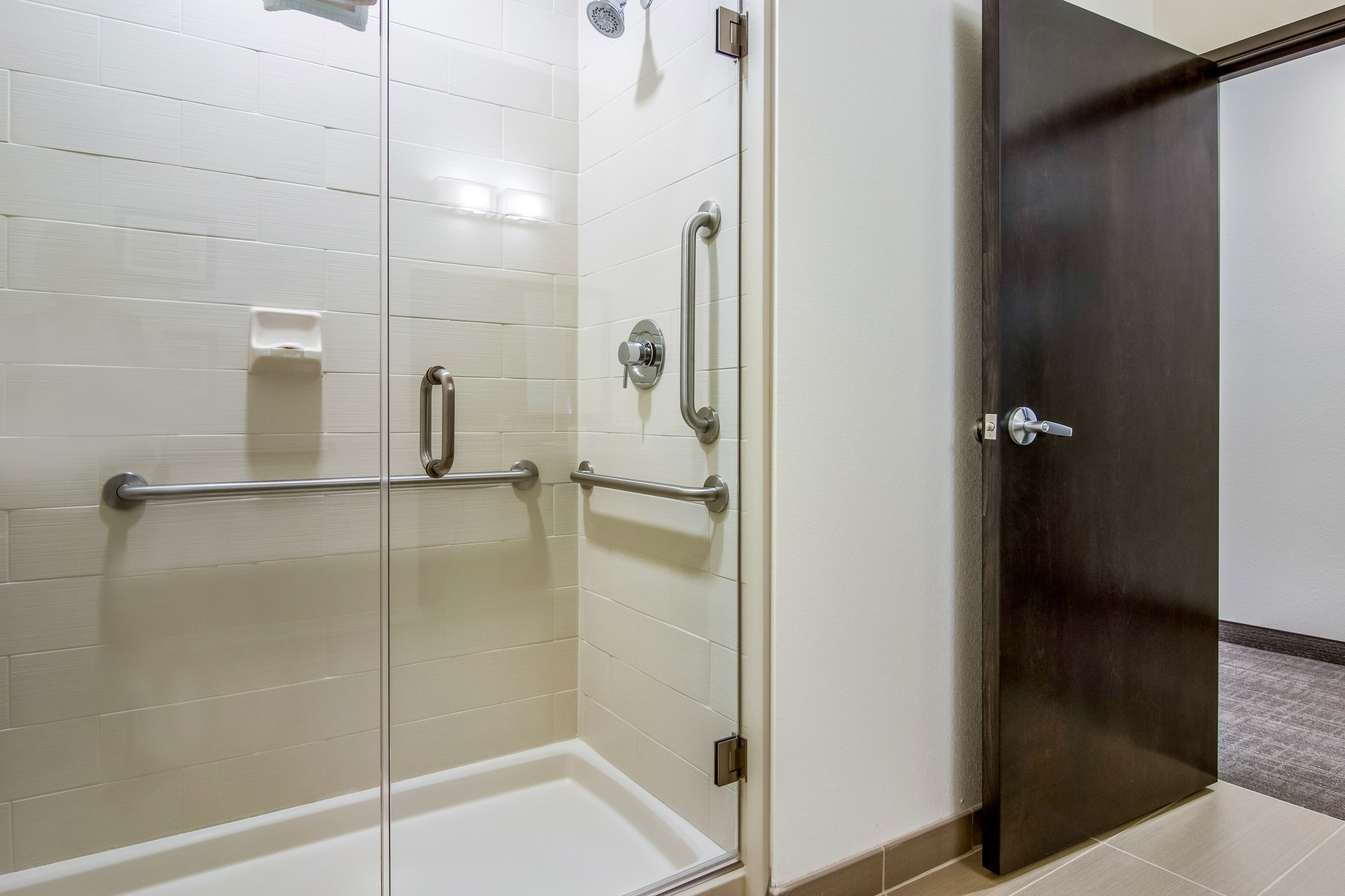 Comfort Suites Wooster near University Campus - Image 4