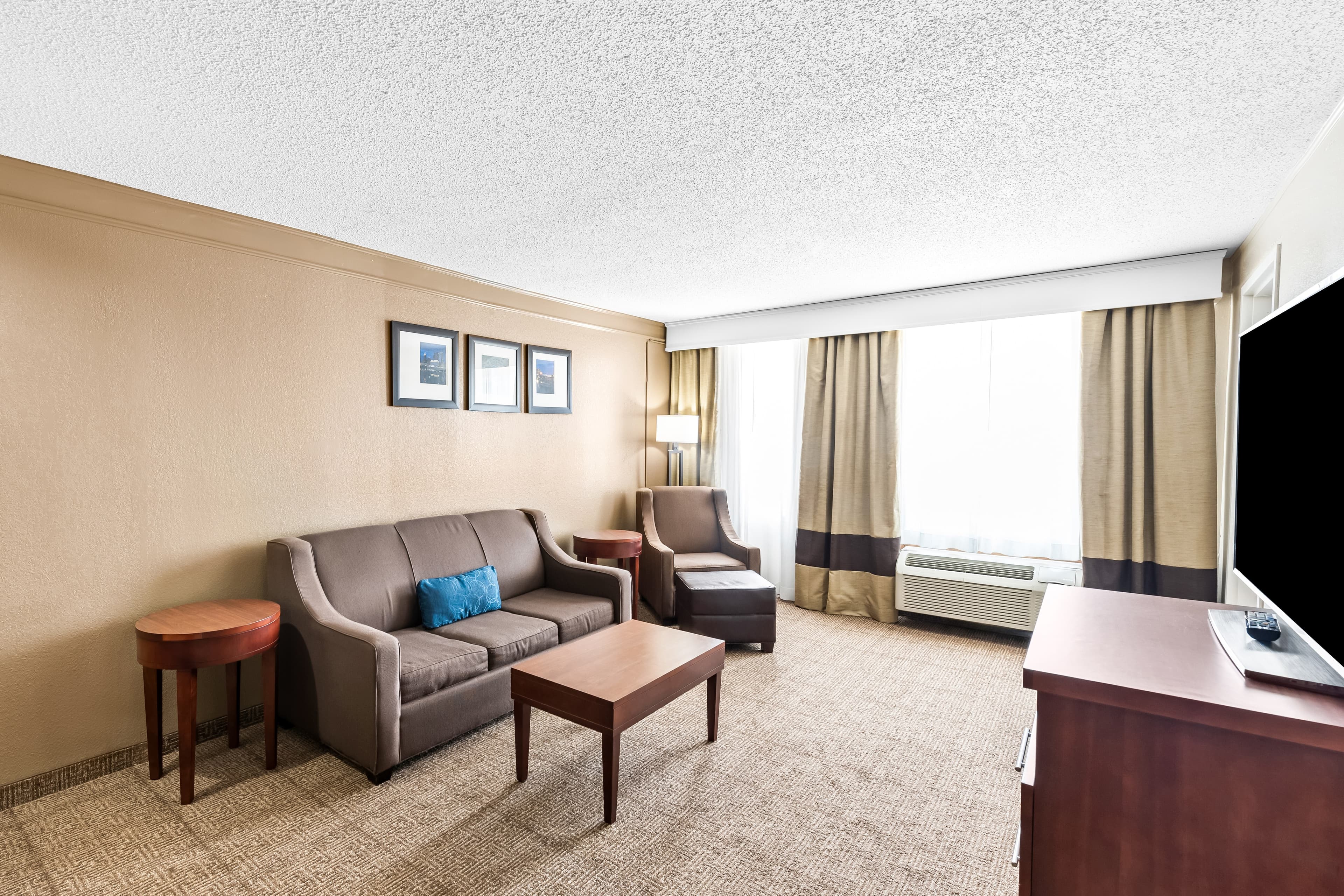Comfort Inn & Suites Heath - Newark South — 7