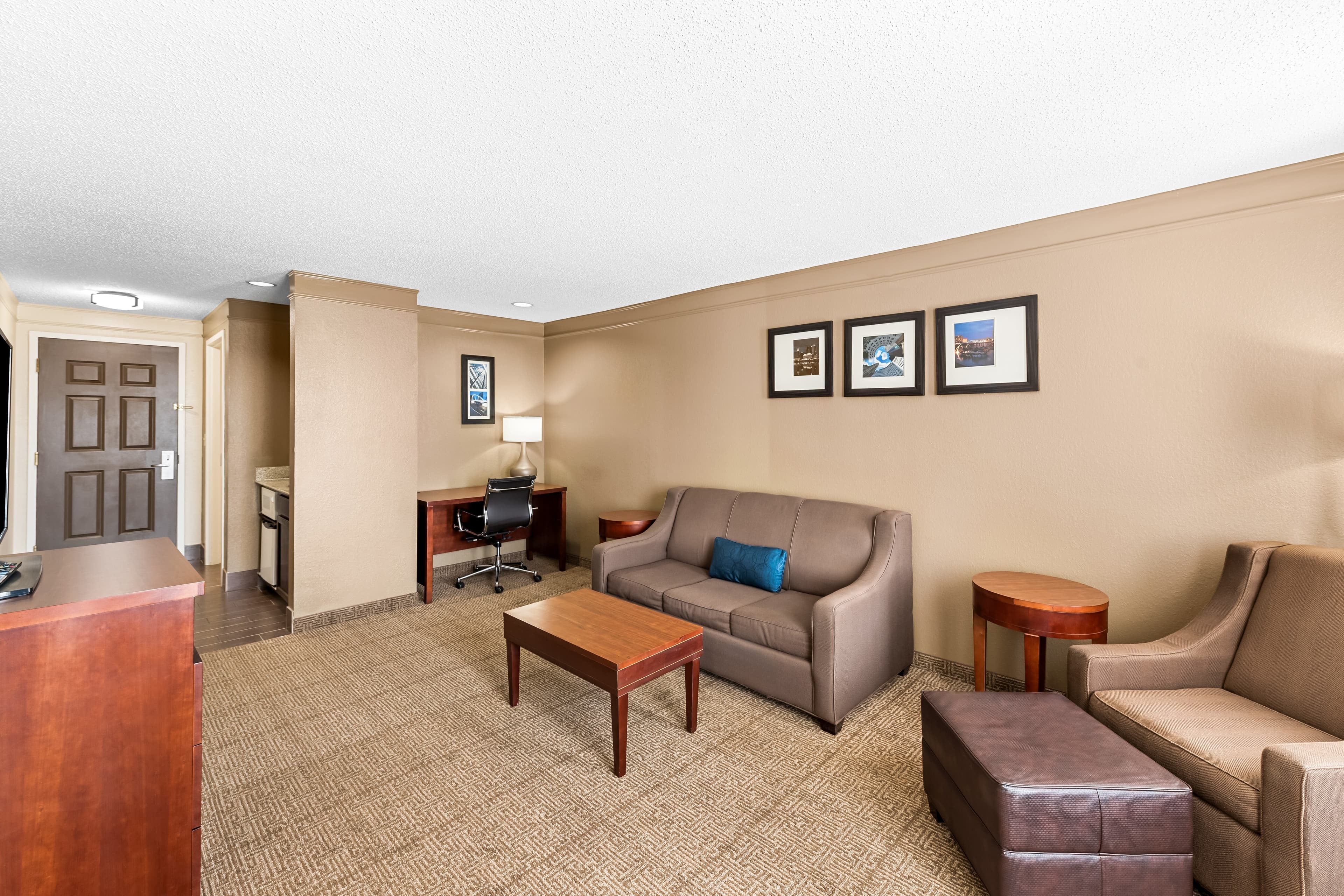 Comfort Inn & Suites Heath - Newark South — 8
