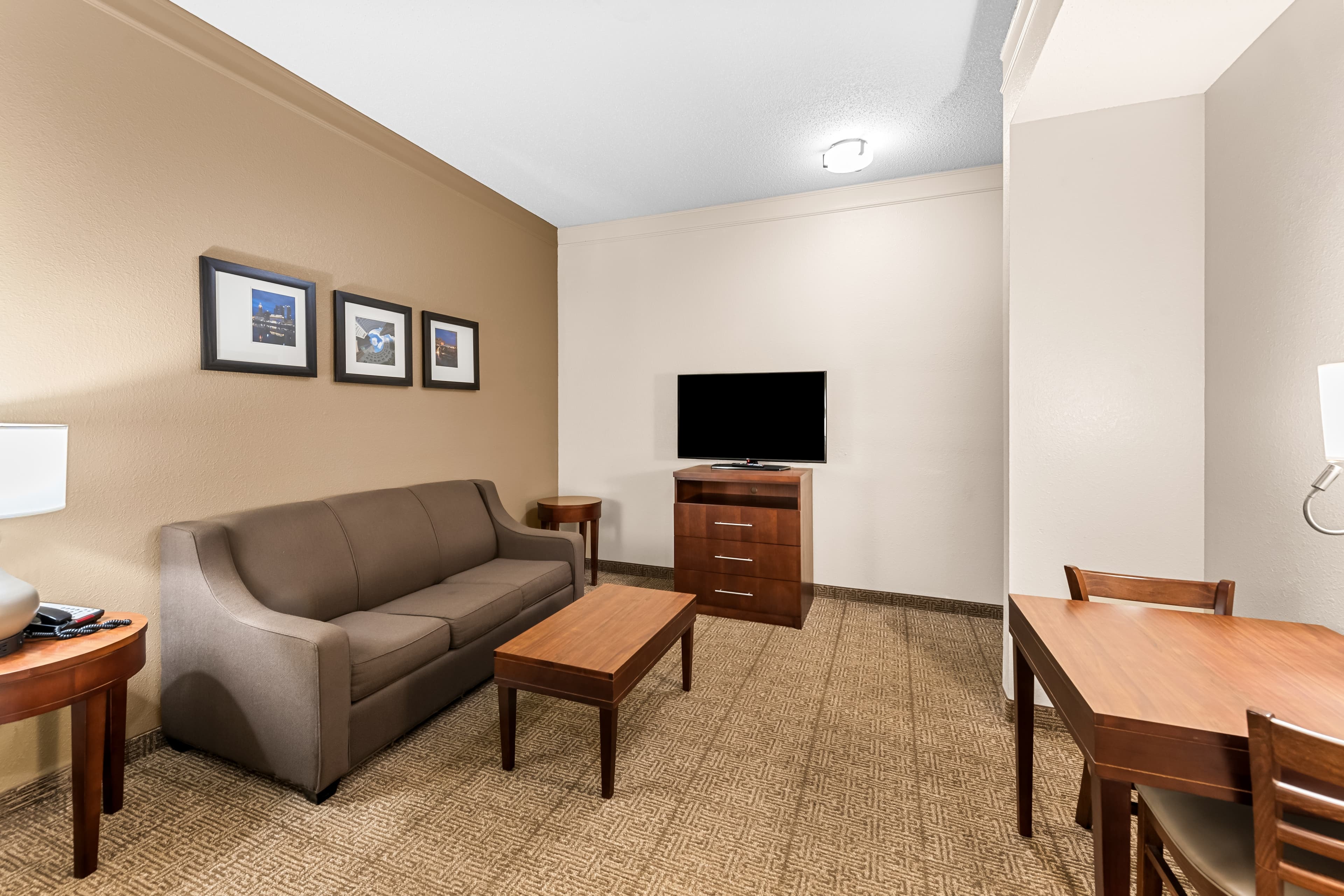 Comfort Inn & Suites Heath - Newark South — 11