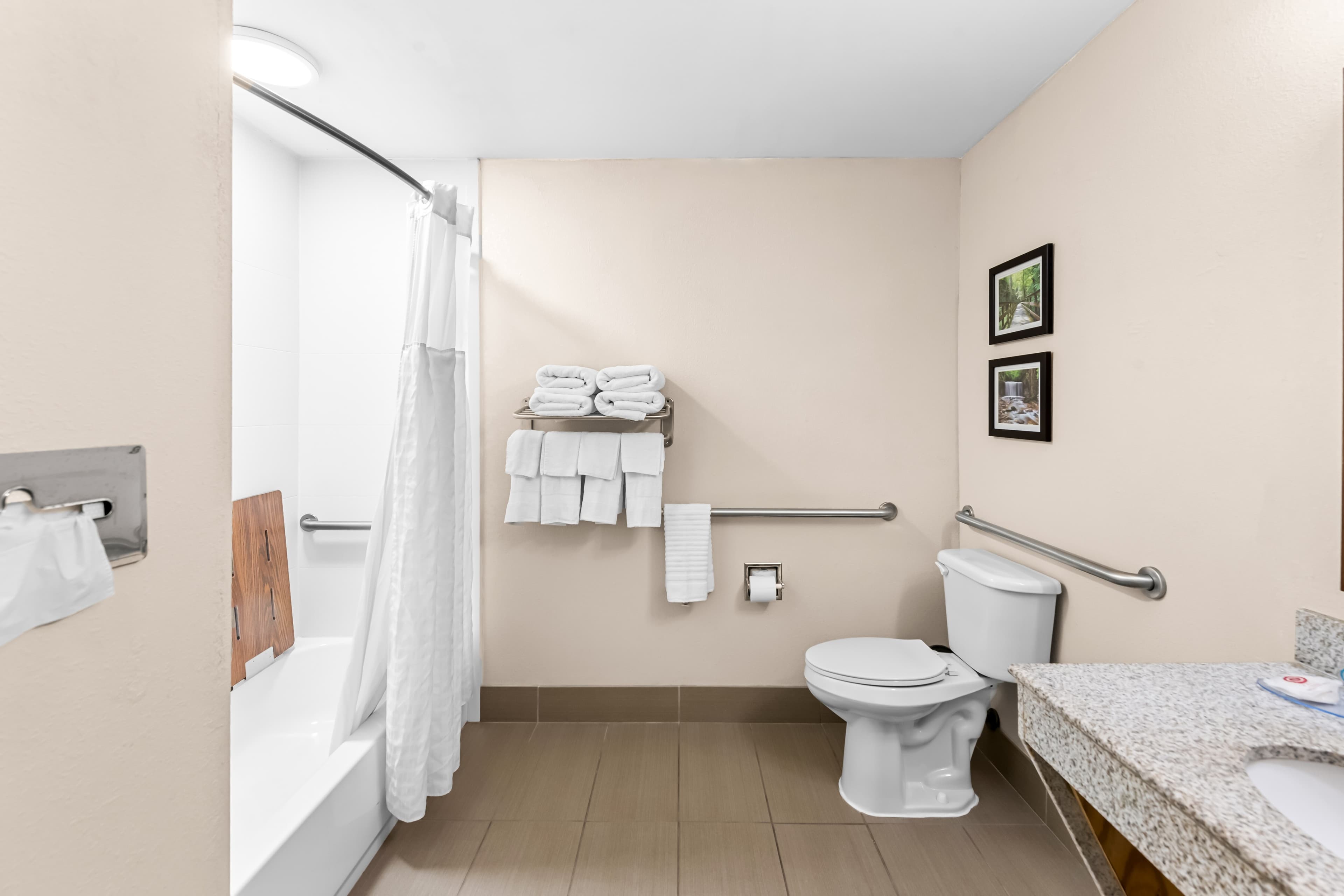 Comfort Inn & Suites Heath - Newark South - Image 5