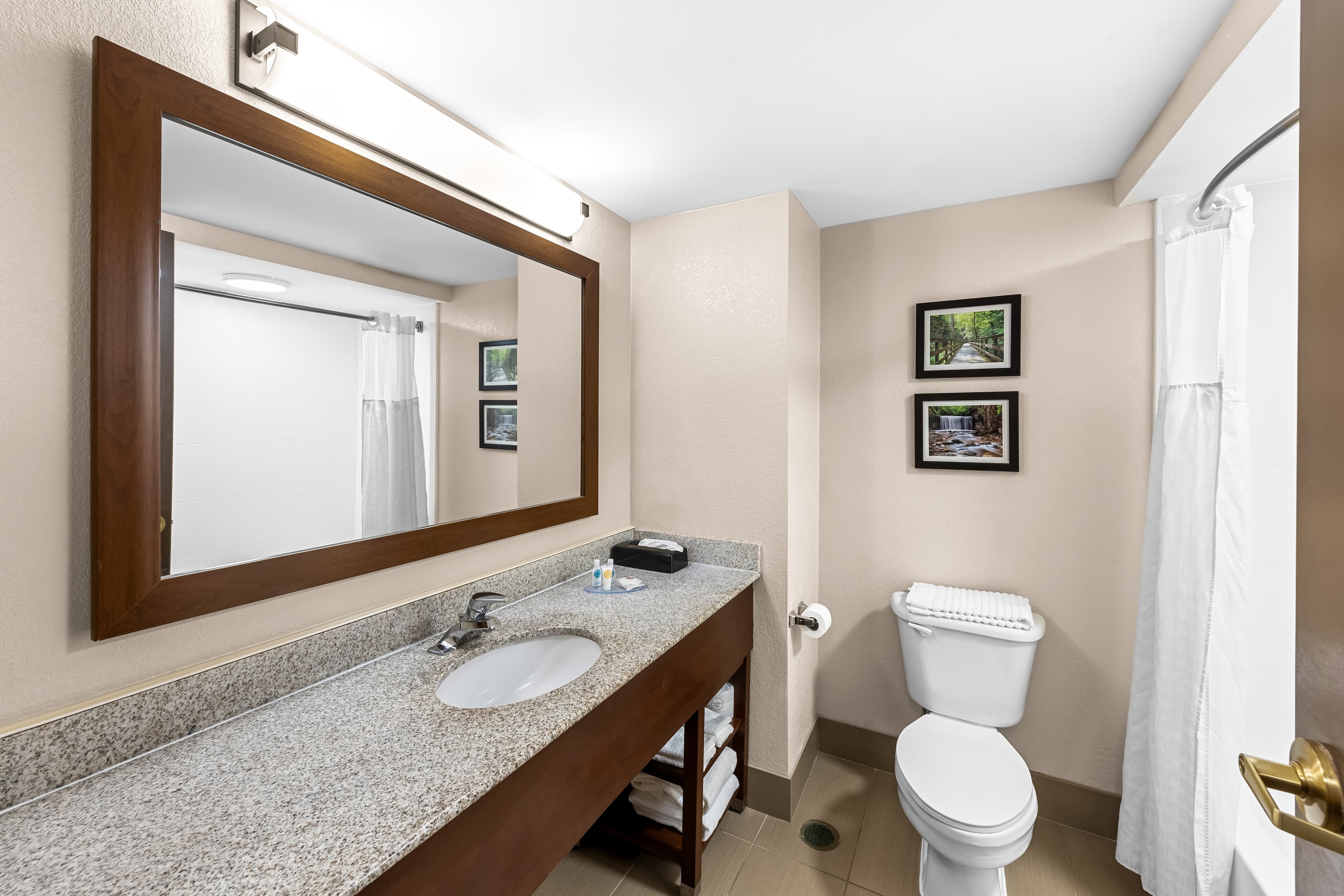 Comfort Inn & Suites Heath - Newark South — 9