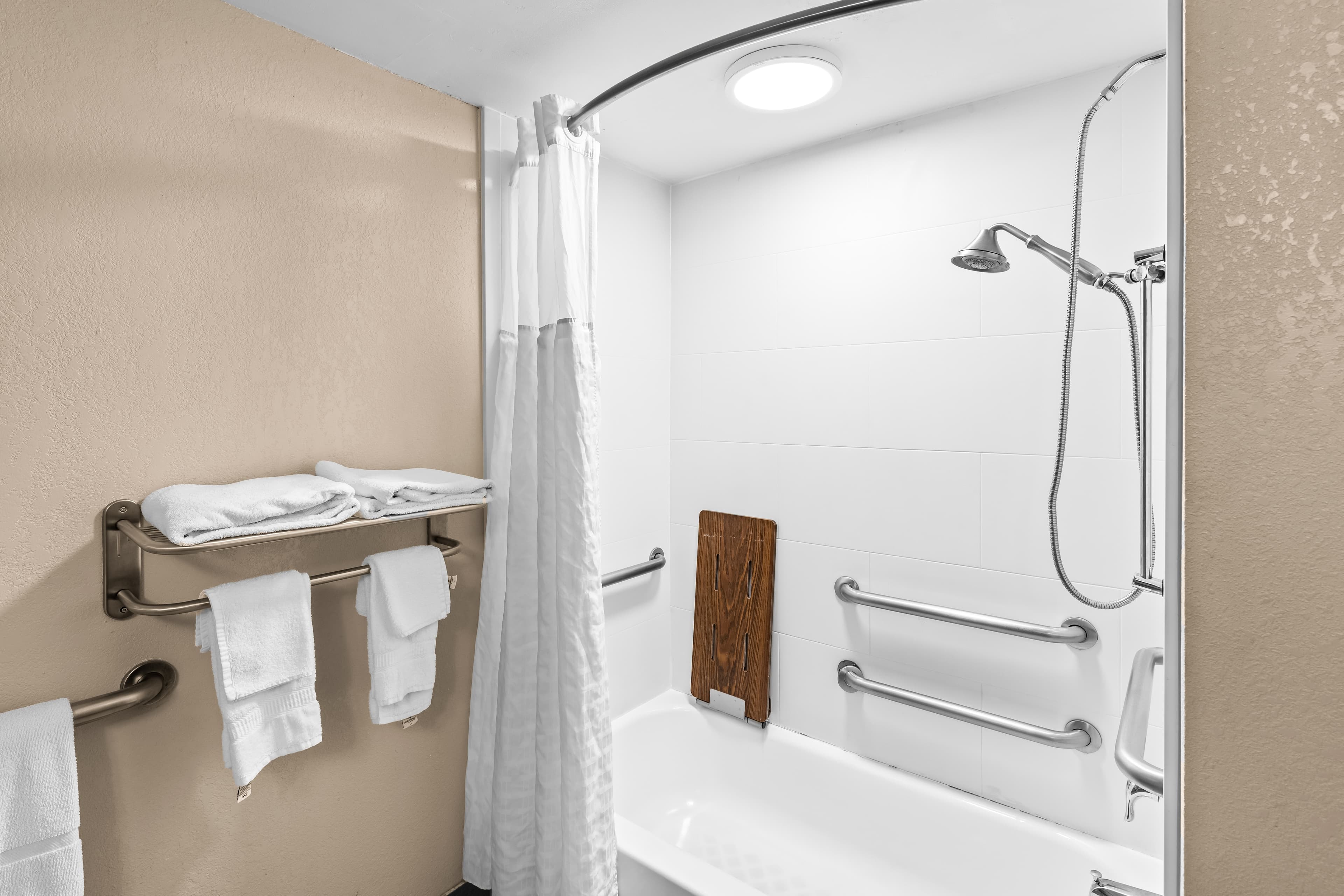 Comfort Inn & Suites Heath - Newark South — 17